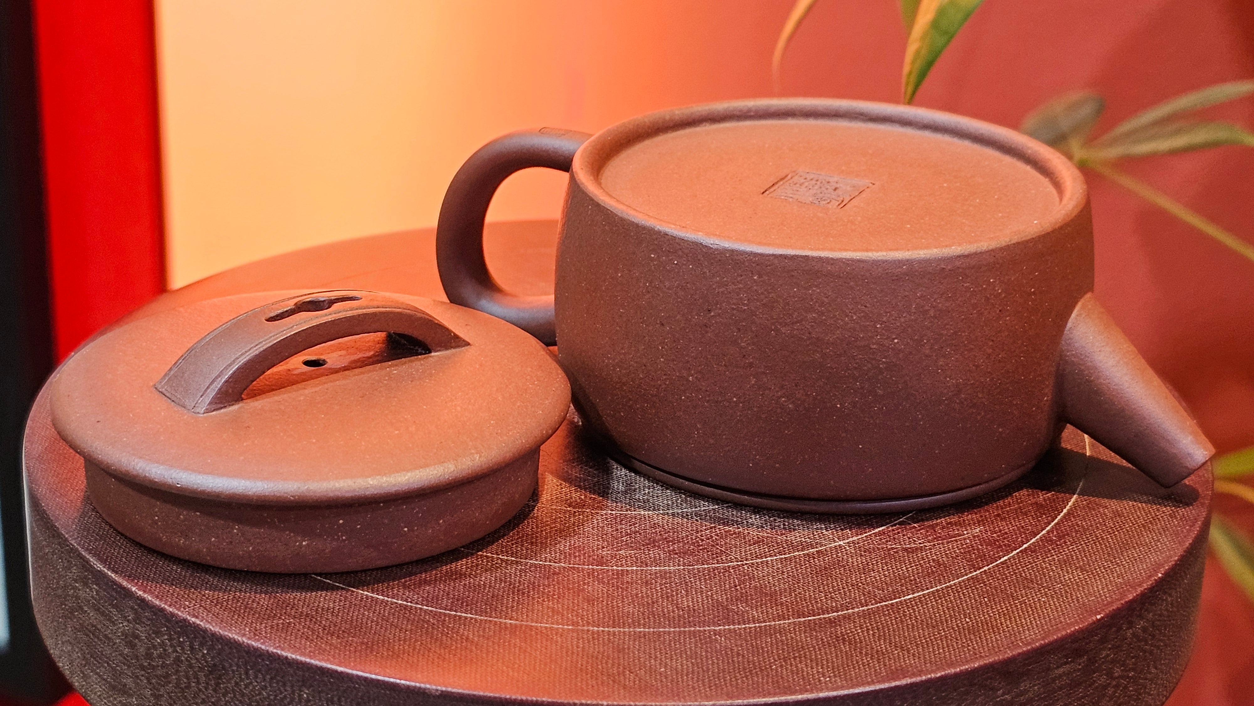 Han Wa 汉瓦, 146.5ml!  Small Volume ~ Low-Slung, Broad Han Wa!  Di Cao Qing Zi Ni 底槽青紫泥, by Craftsman Gu Xiao Ming 顾小明 ~ Congratulations to Mr K., 1900hrs 7th June 2025, San Francisco, CA.