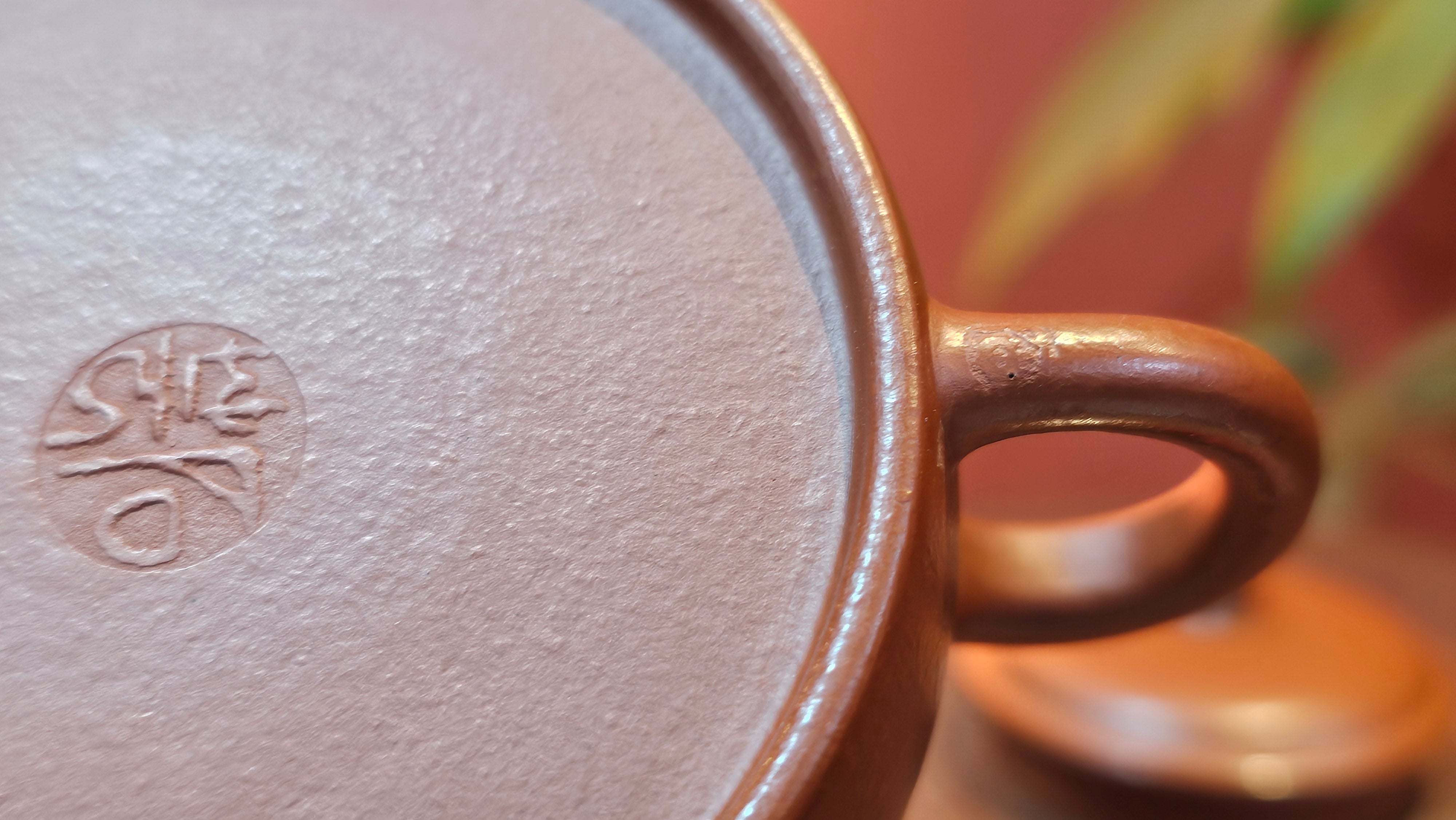 De Zhong 德钟 (Ai De Zhong 矮德钟), 122.3ml, Xiao Mei Yao Zhu Ni 小煤窑朱泥,  by Craftsman Shi Yun 石芸 ~ Congratulations to Mr G., 1314hrs 10th June 2025, Los Angeles, CA.