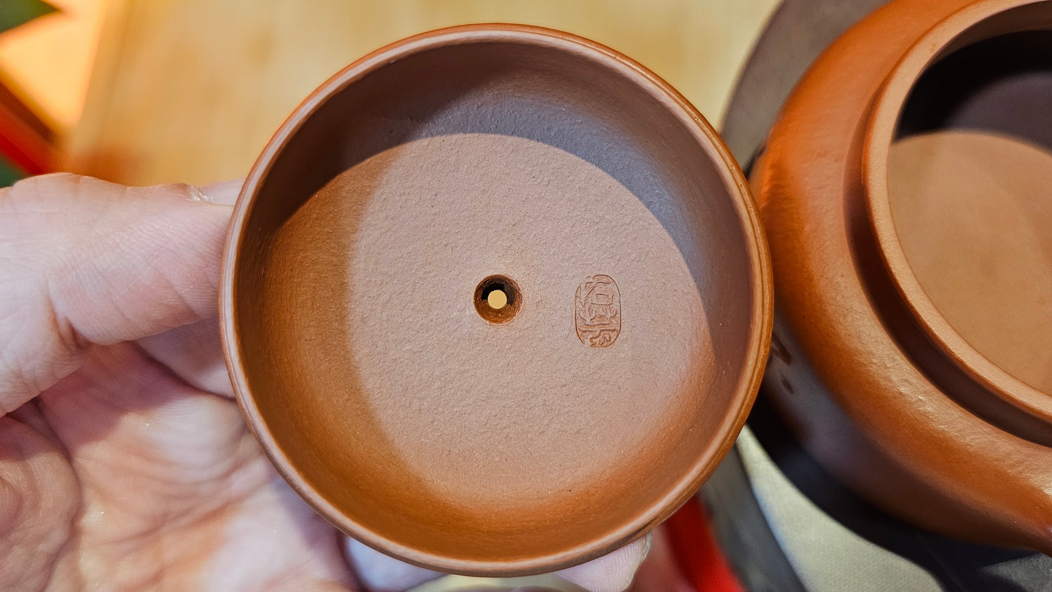 De Zhong 德钟 (Ai De Zhong 矮德钟), 122.3ml, Xiao Mei Yao Zhu Ni 小煤窑朱泥,  by Craftsman Shi Yun 石芸 ~ Congratulations to Mr G., 1314hrs 10th June 2025, Los Angeles, CA.