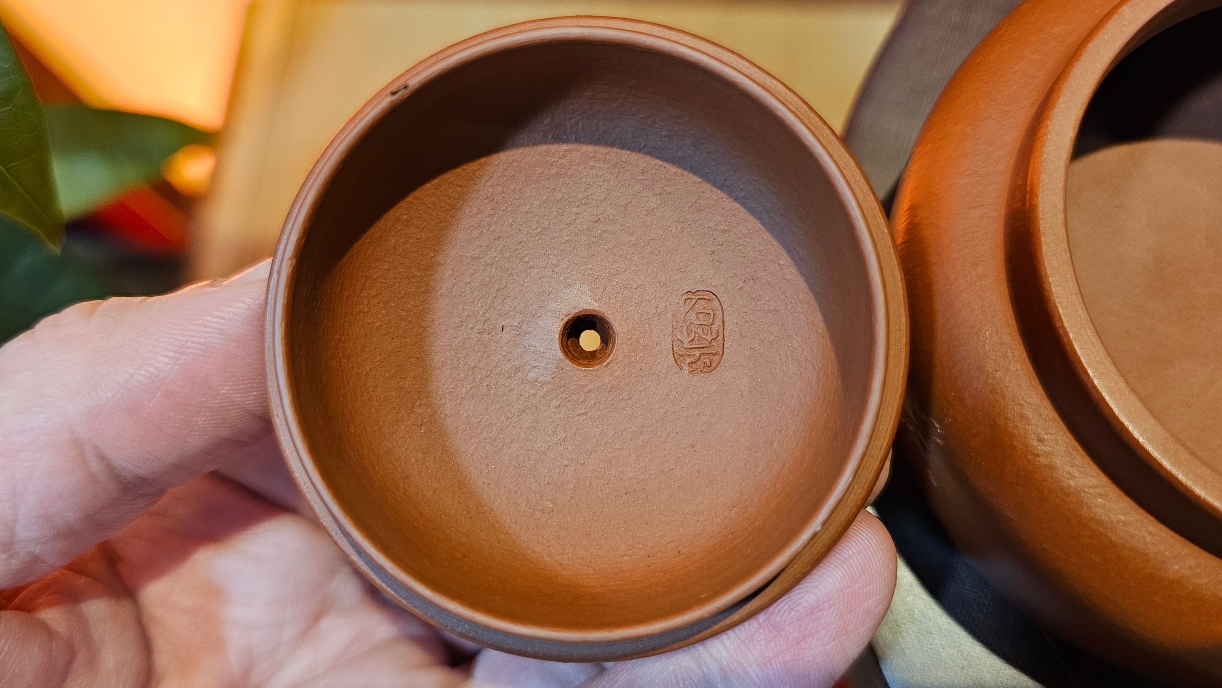 De Zhong 德钟 (Ai De Zhong 矮德钟), "上善若水", 122.8ml, Xiao Mei Yao Zhu Ni 小煤窑朱泥,  by Craftsman Shi Yun 石芸 ~ Congratulations to Mr C.T., 0048hrs 16th June 2025, MS.