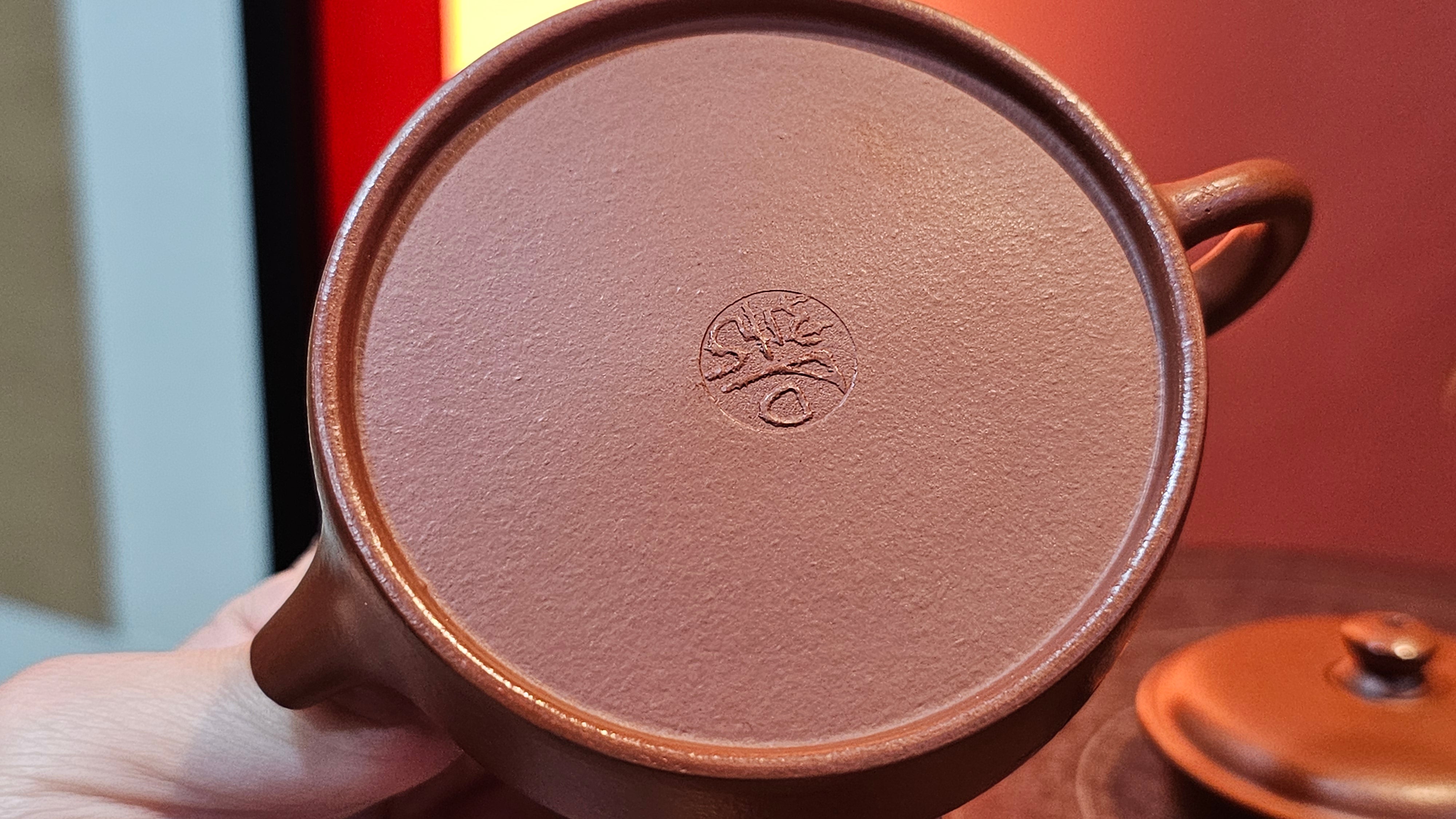 De Zhong 德钟 (Ai De Zhong 矮德钟), "上善若水", 122.8ml, Xiao Mei Yao Zhu Ni 小煤窑朱泥,  by Craftsman Shi Yun 石芸 ~ Congratulations to Mr C.T., 0048hrs 16th June 2025, MS.