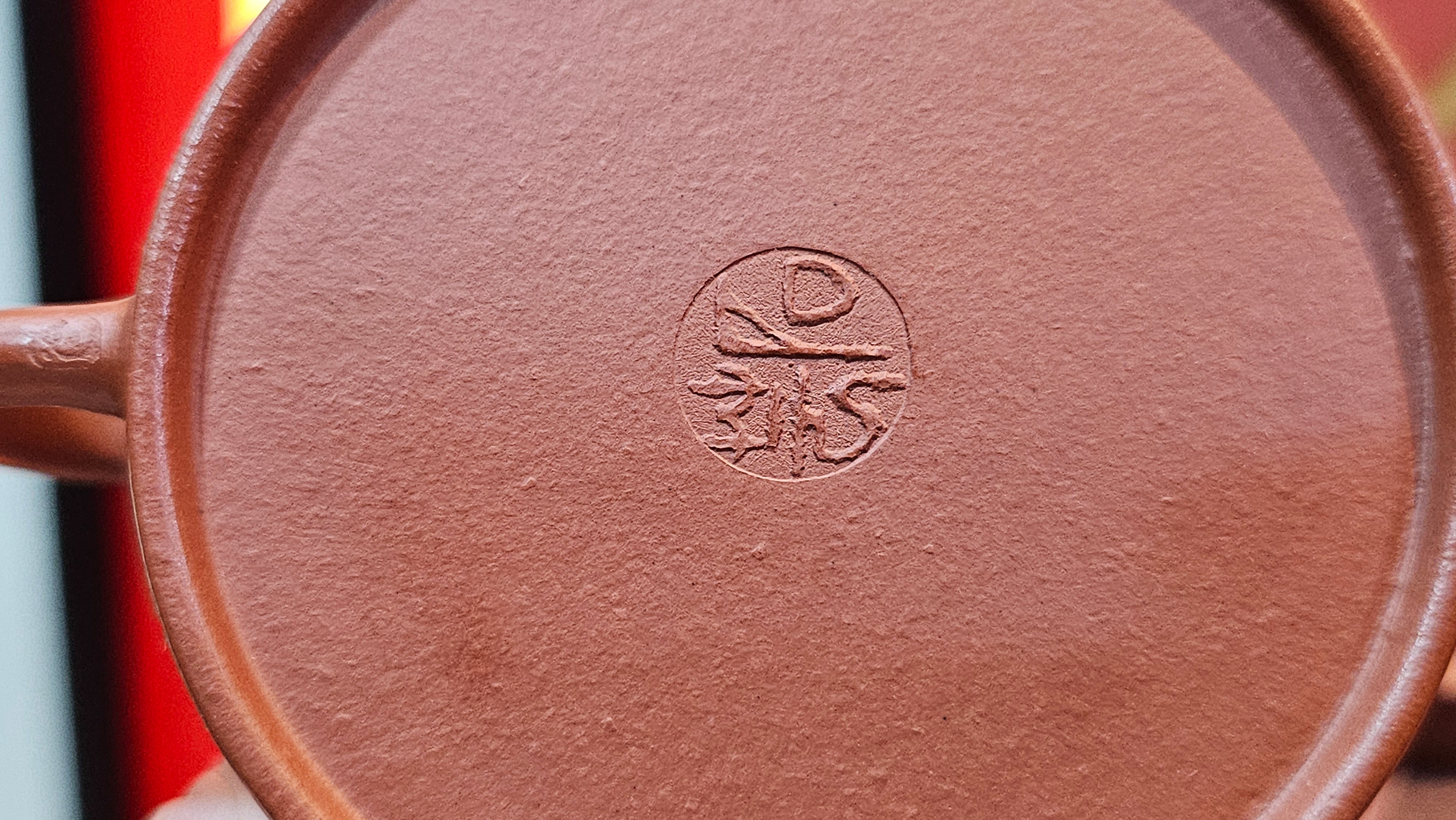 De Zhong 德钟 (Ai De Zhong 矮德钟), "上善若水", 122.8ml, Xiao Mei Yao Zhu Ni 小煤窑朱泥,  by Craftsman Shi Yun 石芸 ~ Congratulations to Mr C.T., 0048hrs 16th June 2025, MS.