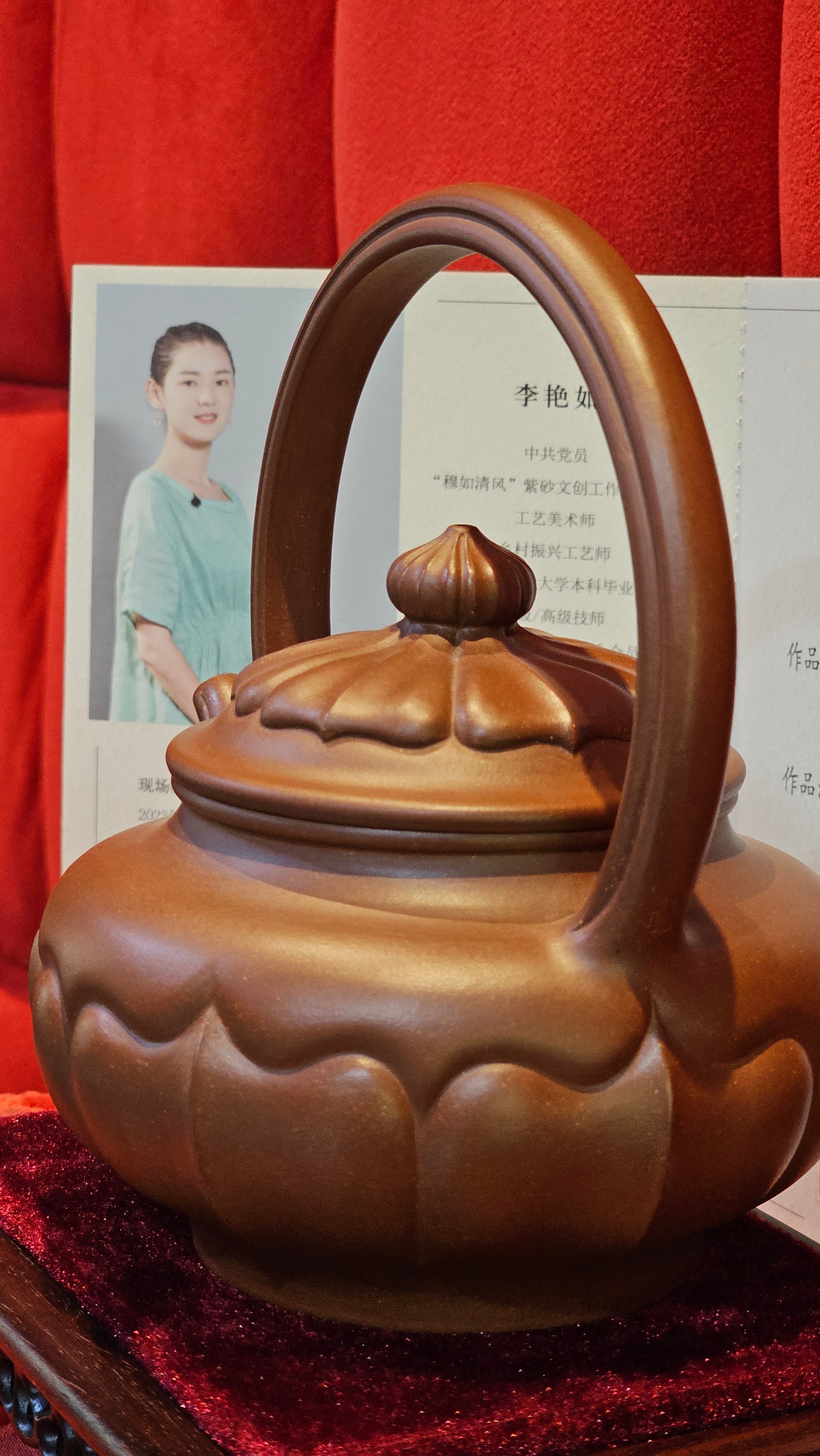 《禅意提梁》"Chan Yi Ti Liang~ Meditative Enlightenment:Top Handle", 493.3ml, ~ Crafted by L3A Master Consummate Artist Li Yan Ru 李艳如。