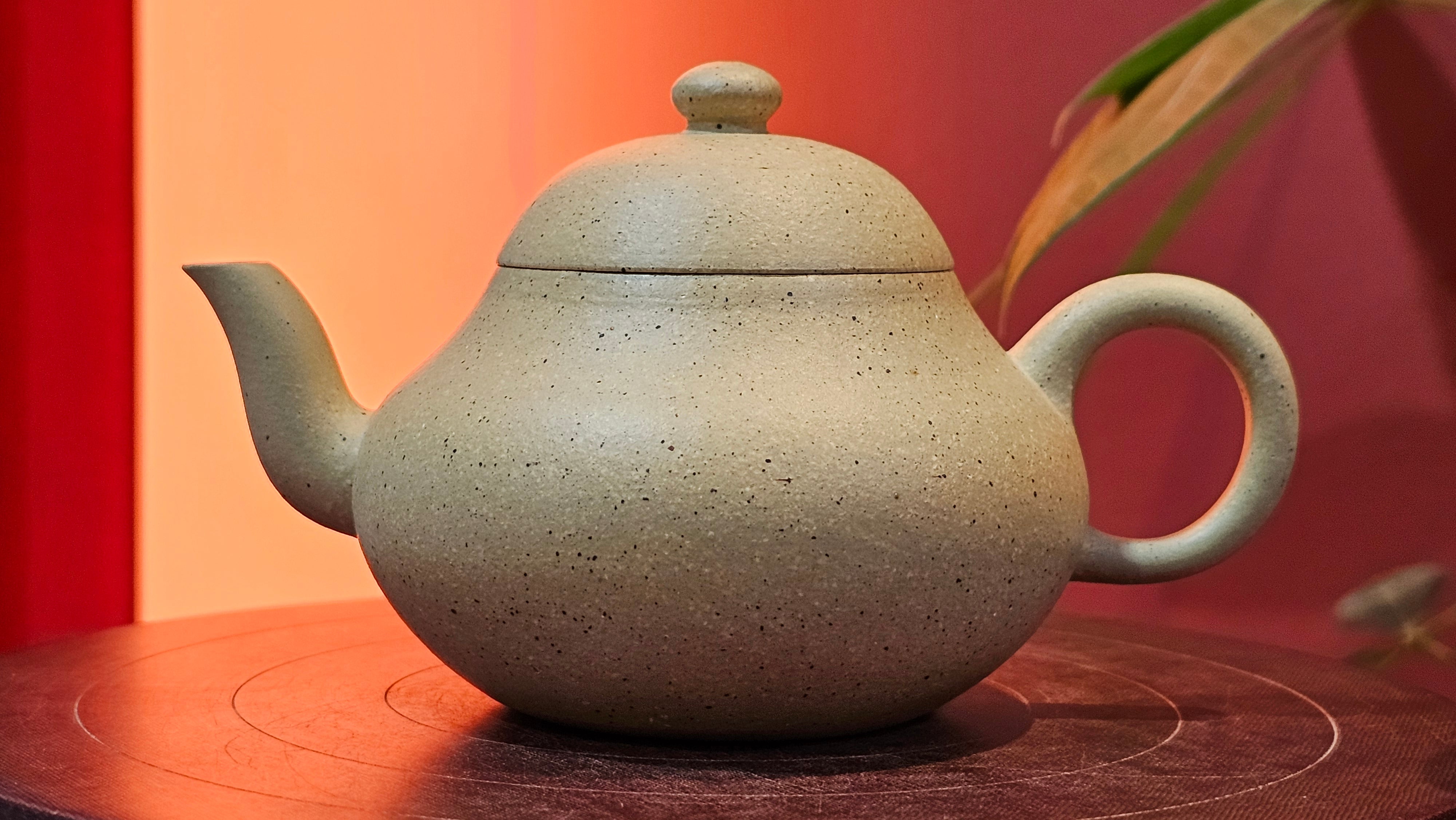 Li Xing 梨形, 163.1ml, Zhi Ma Duan Ni 芝麻段泥, by Craftsman Gu Xiao Ming 顾小明 ~ Congratulations to Mr A.K., 2247hrs 16th June 2025, Seattle, WA.