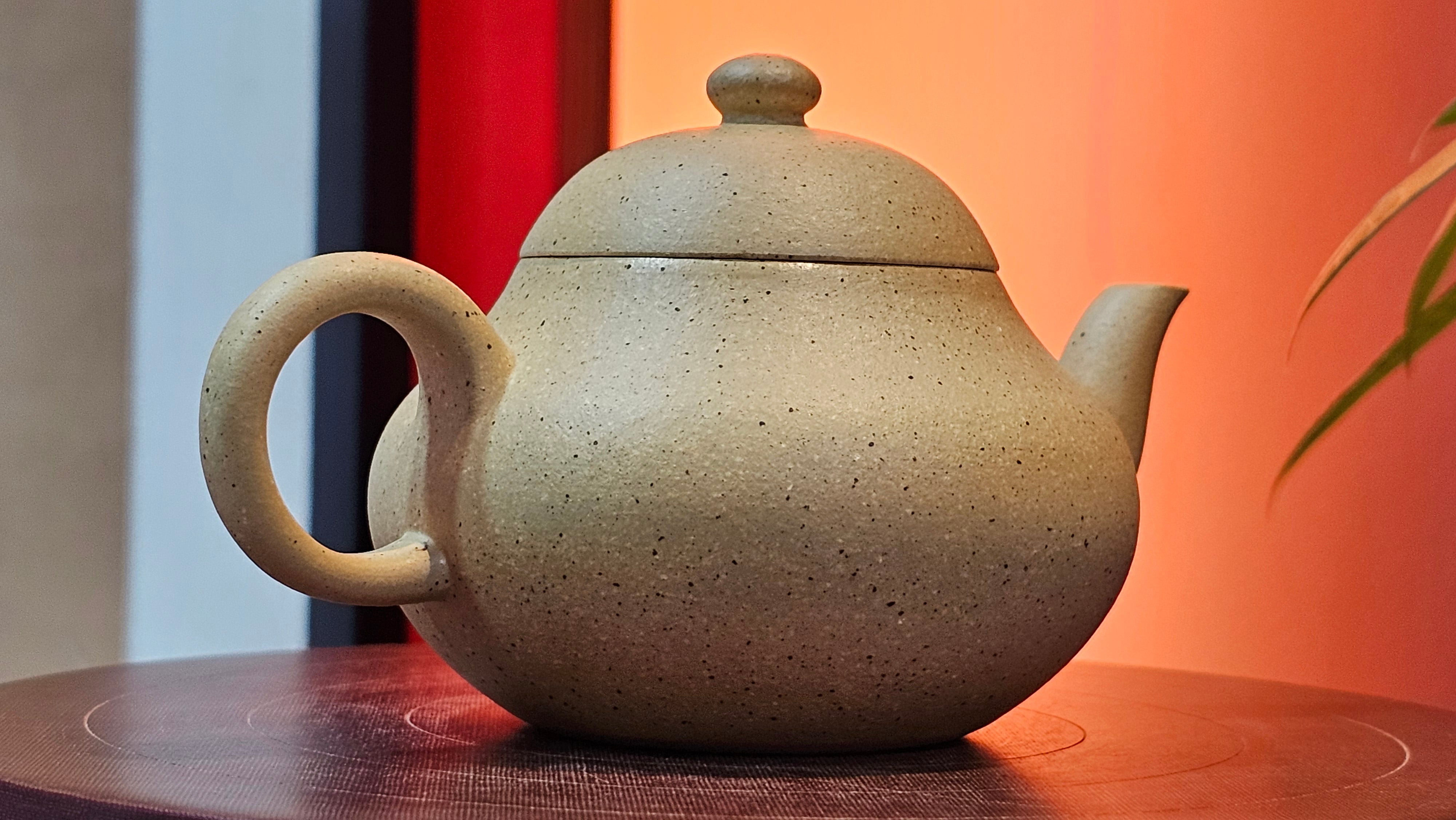 Li Xing 梨形, 163.1ml, Zhi Ma Duan Ni 芝麻段泥, by Craftsman Gu Xiao Ming 顾小明 ~ Congratulations to Mr A.K., 2247hrs 16th June 2025, Seattle, WA.