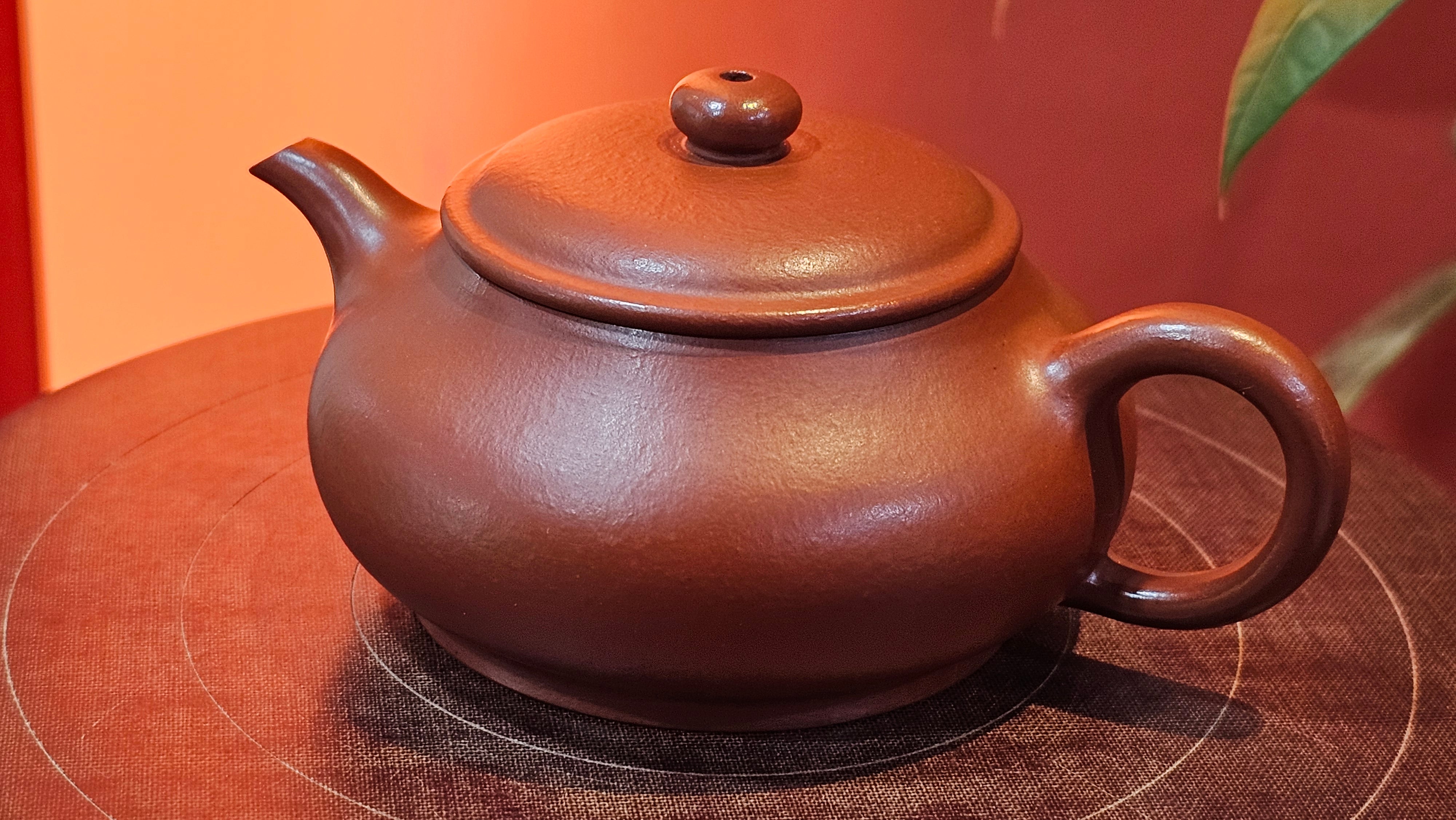 Ming Lu 明炉, 131.5ml, Xiao Mei Yao Zhu Ni 小煤窑朱泥, by our Collaborative Craftsman Wang Xing 王兴 ~ Congratulations to Ms F.W.! 1306hrs 20th July, Berlin, Germany 🇩🇪.