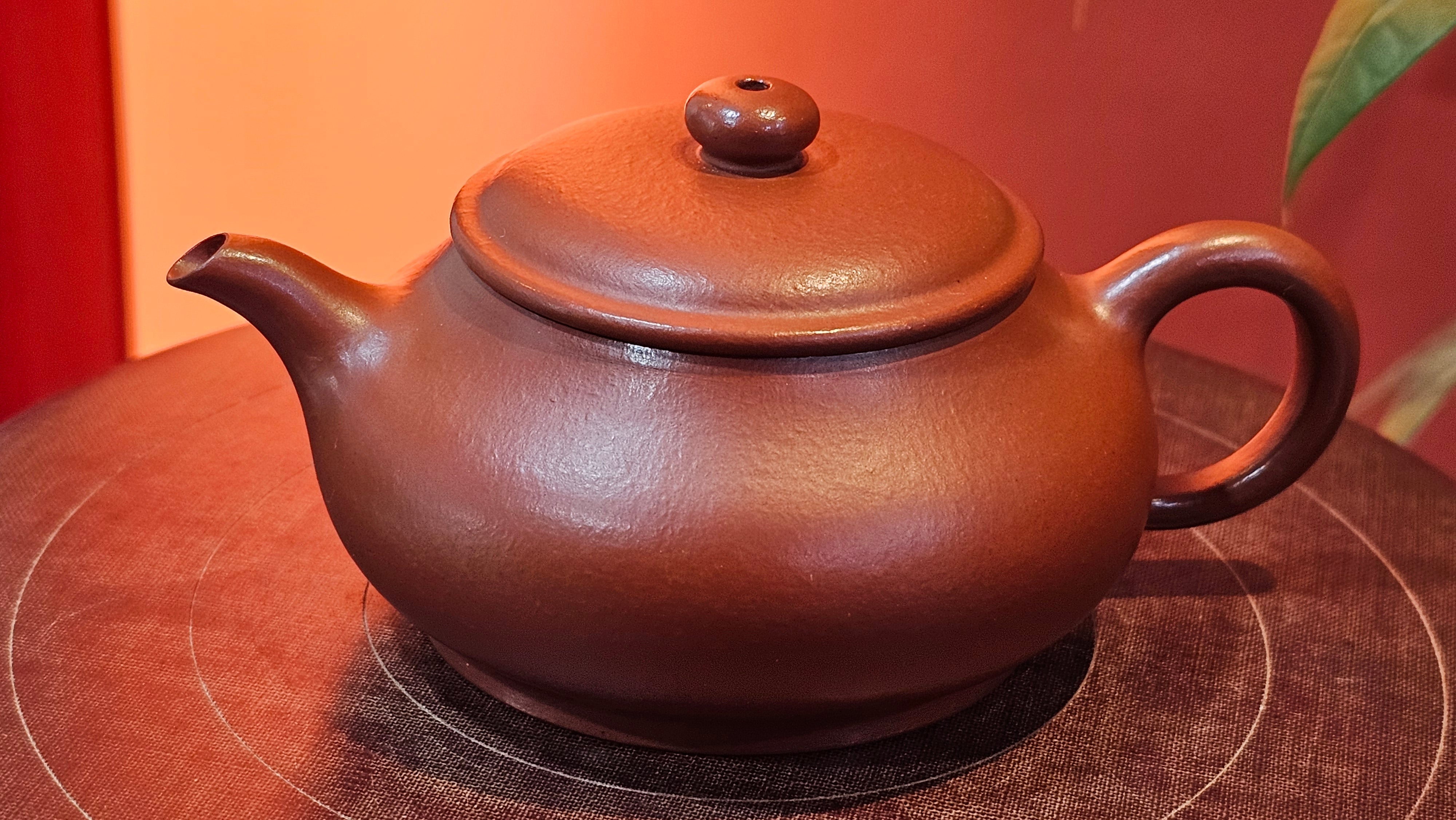 Ming Lu 明炉, 131.5ml, Xiao Mei Yao Zhu Ni 小煤窑朱泥, by our Collaborative Craftsman Wang Xing 王兴 ~ Congratulations to Ms F.W.! 1306hrs 20th July, Berlin, Germany 🇩🇪.