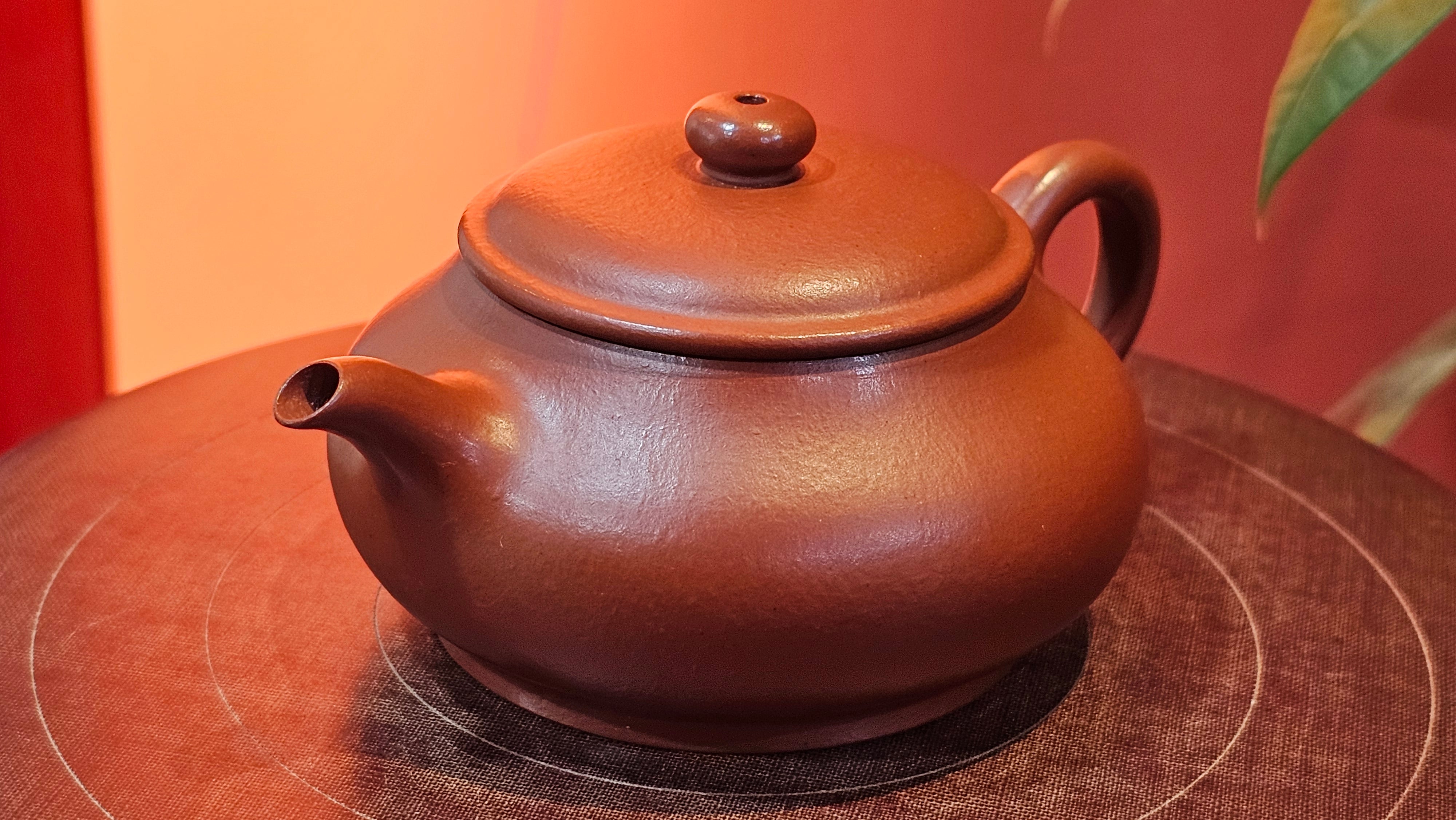 Ming Lu 明炉, 131.5ml, Xiao Mei Yao Zhu Ni 小煤窑朱泥, by our Collaborative Craftsman Wang Xing 王兴 ~ Congratulations to Ms F.W.! 1306hrs 20th July, Berlin, Germany 🇩🇪.