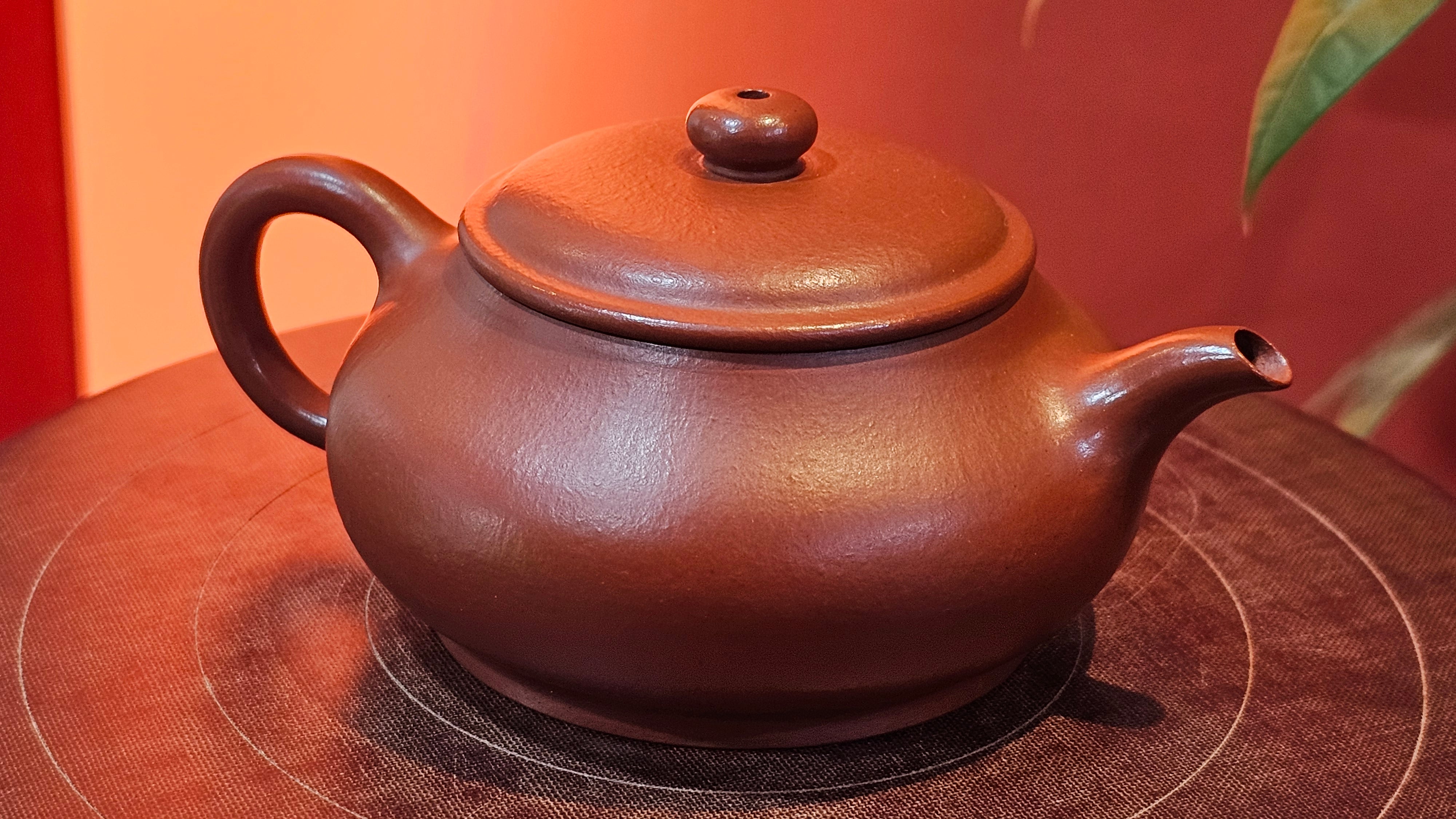 Ming Lu 明炉, 131.5ml, Xiao Mei Yao Zhu Ni 小煤窑朱泥, by our Collaborative Craftsman Wang Xing 王兴 ~ Congratulations to Ms F.W.! 1306hrs 20th July, Berlin, Germany 🇩🇪.