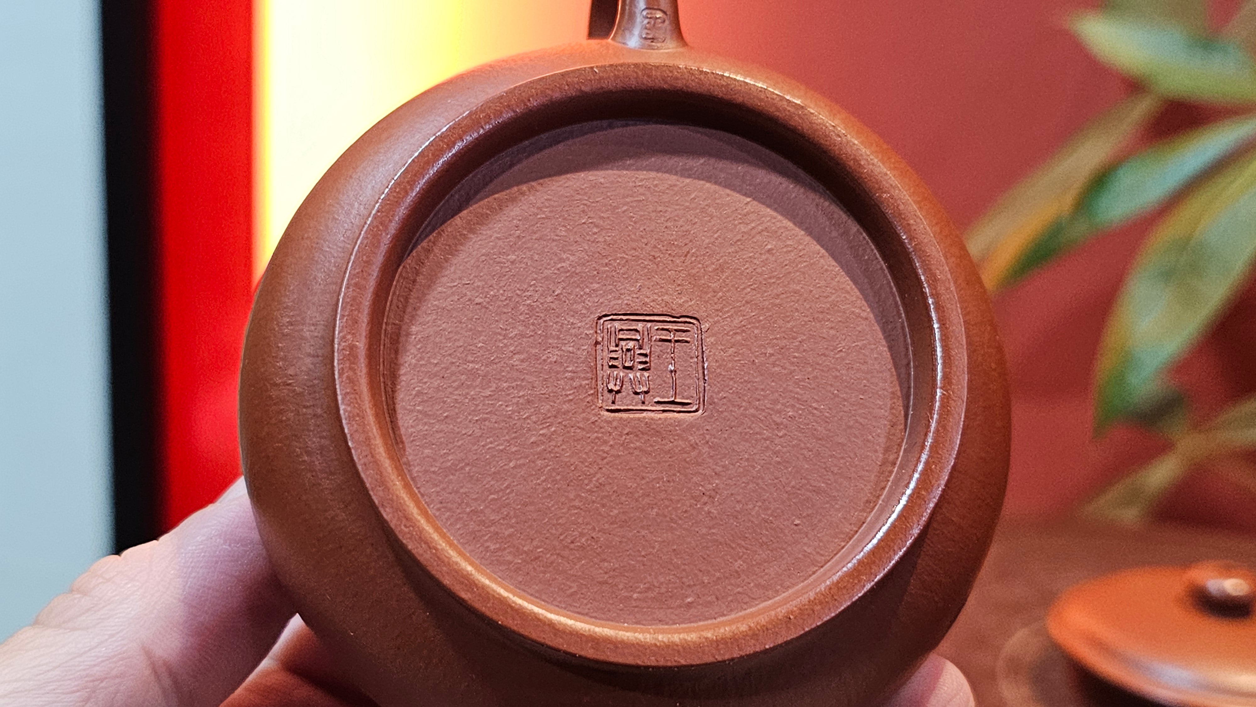 Ming Lu 明炉, 131.5ml, Xiao Mei Yao Zhu Ni 小煤窑朱泥, by our Collaborative Craftsman Wang Xing 王兴 ~ Congratulations to Ms F.W.! 1306hrs 20th July, Berlin, Germany 🇩🇪.