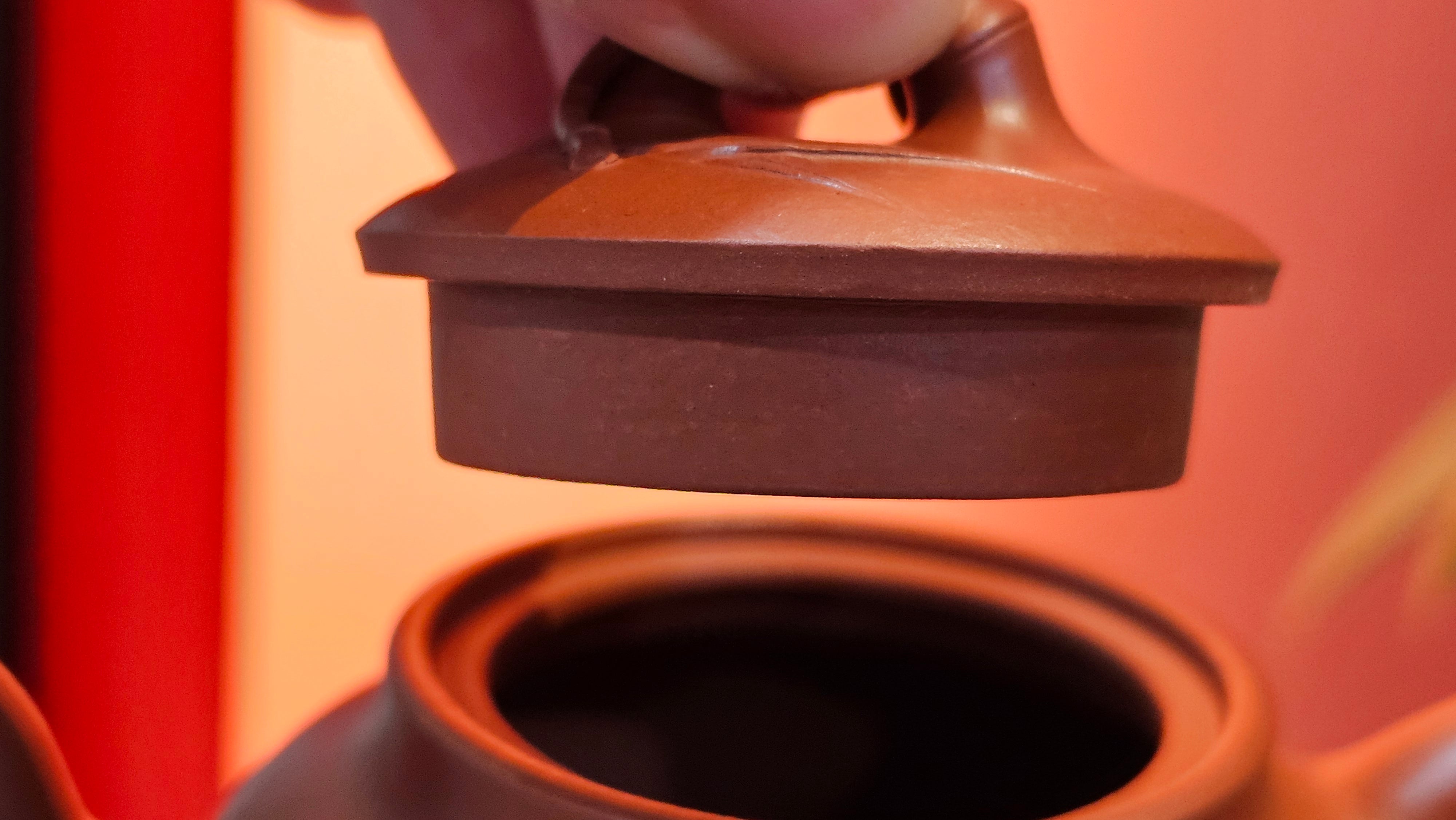 《高风亮节》"Gao Feng Liang Jie", 218.3ml, Ornate 花器! ~ Xiao Mei Yao Zhu Ni 小煤窑朱泥,  by Craftsman Shi Yun 石芸 ~ Congratulations!to Ms D.L.! 1440hrs 15th Sept 2025, Minot, ND!