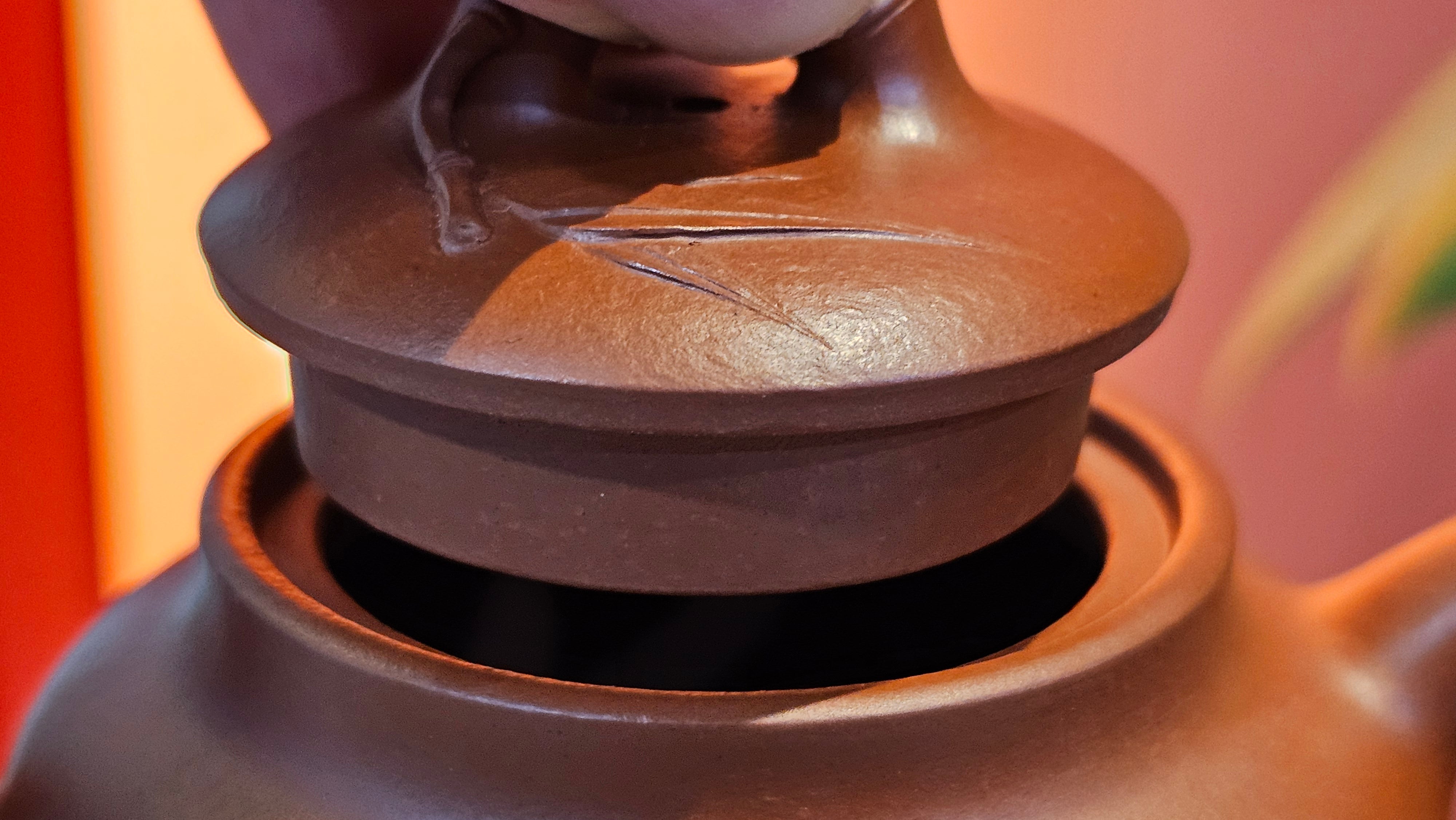 《高风亮节》"Gao Feng Liang Jie", 218.3ml, Ornate 花器! ~ Xiao Mei Yao Zhu Ni 小煤窑朱泥,  by Craftsman Shi Yun 石芸 ~ Congratulations!to Ms D.L.! 1440hrs 15th Sept 2025, Minot, ND!