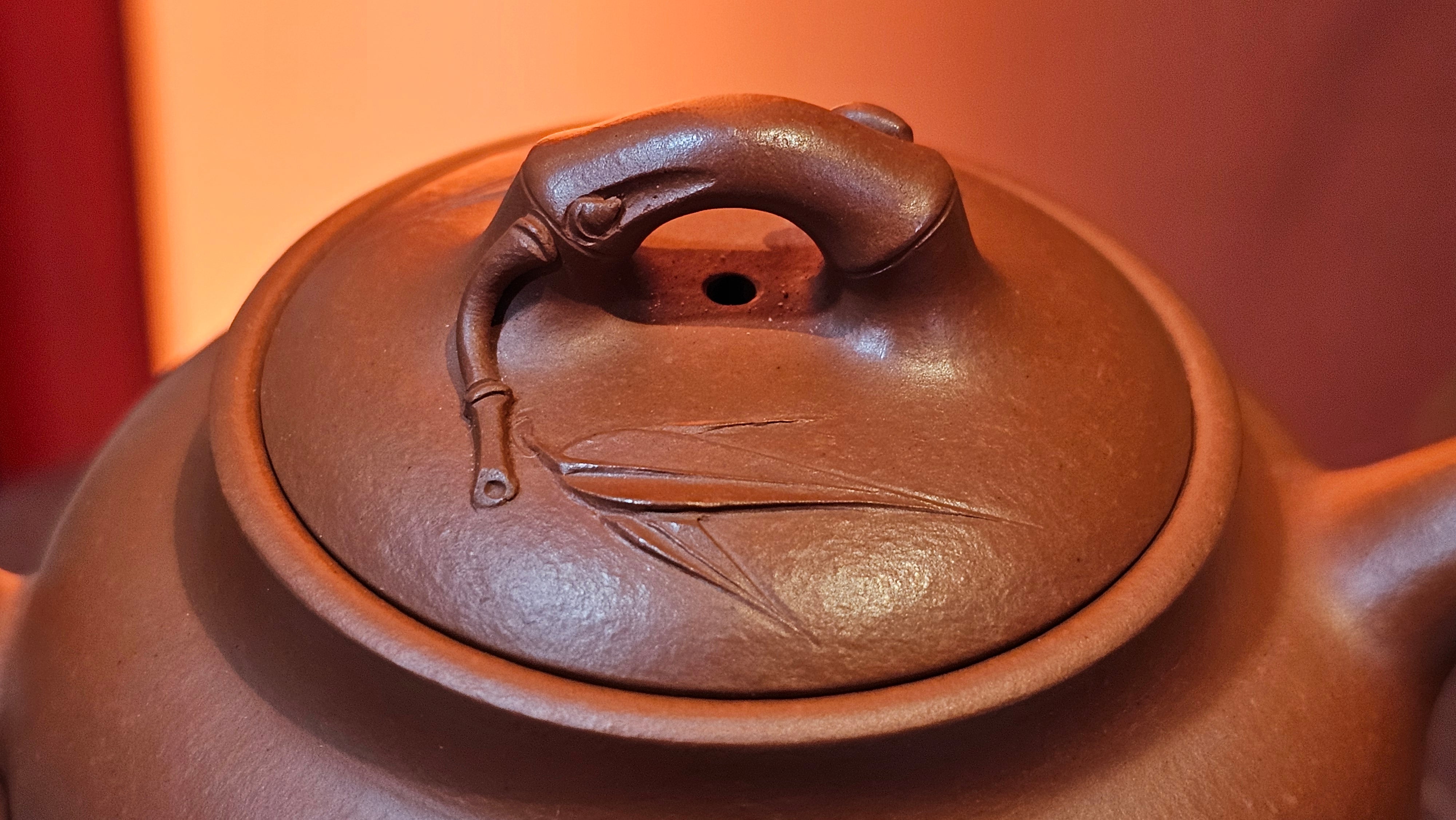 《高风亮节》"Gao Feng Liang Jie", 218.3ml, Ornate 花器! ~ Xiao Mei Yao Zhu Ni 小煤窑朱泥,  by Craftsman Shi Yun 石芸 ~ Congratulations!to Ms D.L.! 1440hrs 15th Sept 2025, Minot, ND!