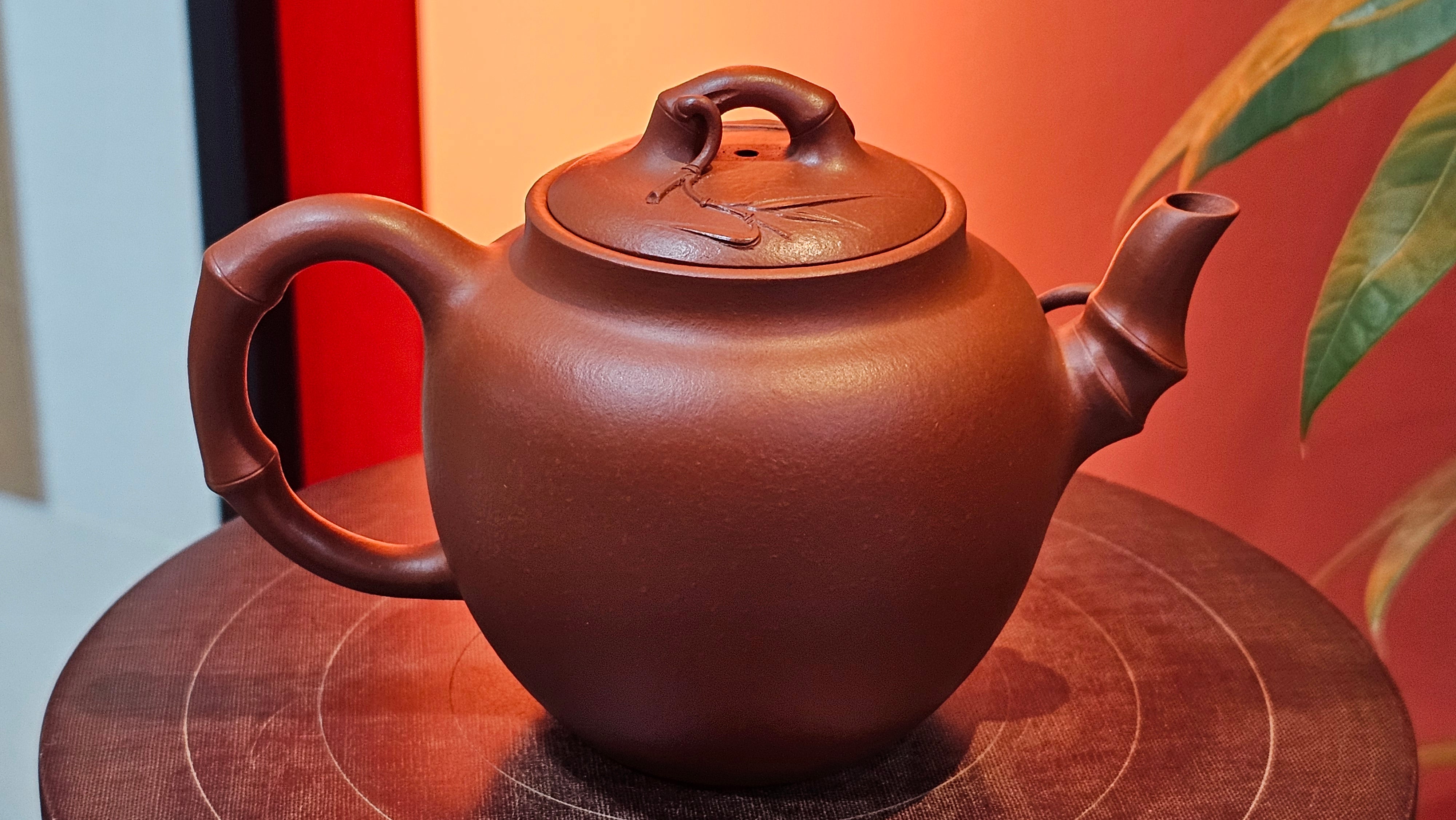 《高风亮节》"Gao Feng Liang Jie", 218.3ml, Ornate 花器! ~ Xiao Mei Yao Zhu Ni 小煤窑朱泥,  by Craftsman Shi Yun 石芸 ~ Congratulations!to Ms D.L.! 1440hrs 15th Sept 2025, Minot, ND!