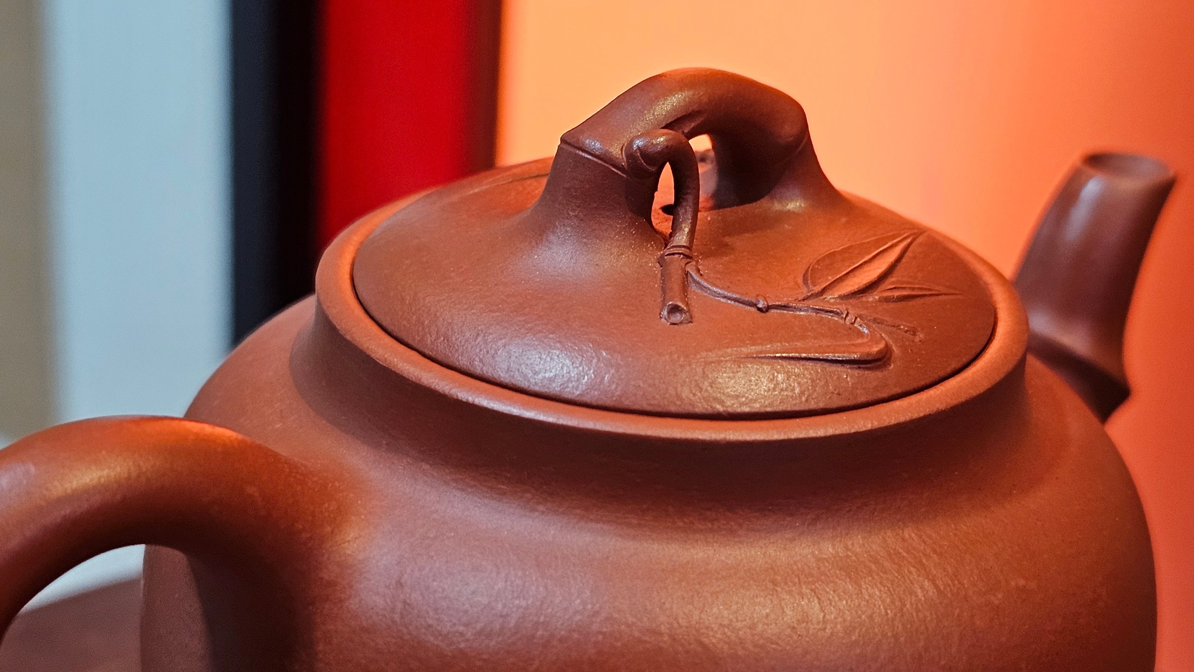 《高风亮节》"Gao Feng Liang Jie", 218.3ml, Ornate 花器! ~ Xiao Mei Yao Zhu Ni 小煤窑朱泥,  by Craftsman Shi Yun 石芸 ~ Congratulations!to Ms D.L.! 1440hrs 15th Sept 2025, Minot, ND!