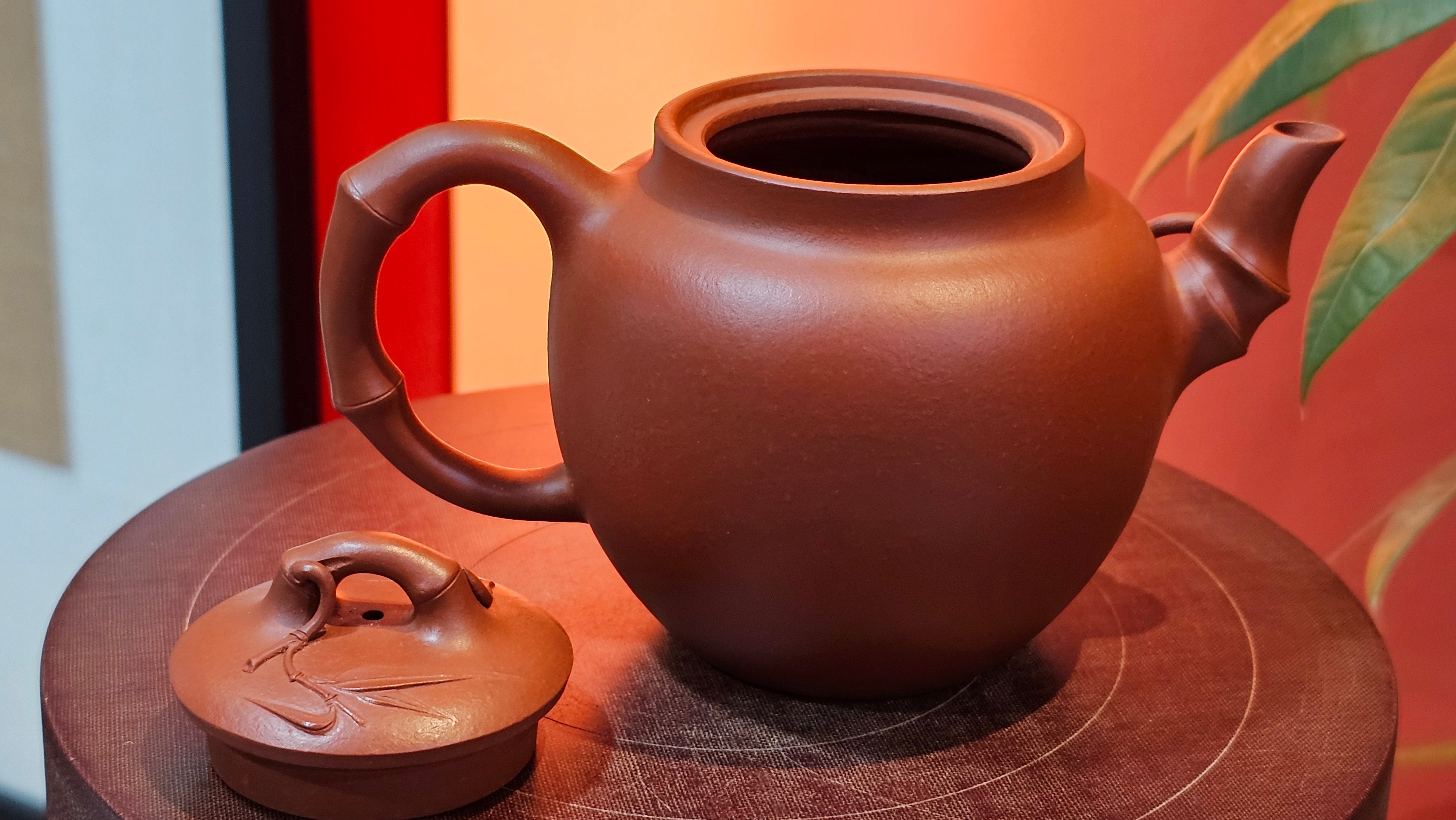 《高风亮节》"Gao Feng Liang Jie", 218.3ml, Ornate 花器! ~ Xiao Mei Yao Zhu Ni 小煤窑朱泥,  by Craftsman Shi Yun 石芸 ~ Congratulations!to Ms D.L.! 1440hrs 15th Sept 2025, Minot, ND!