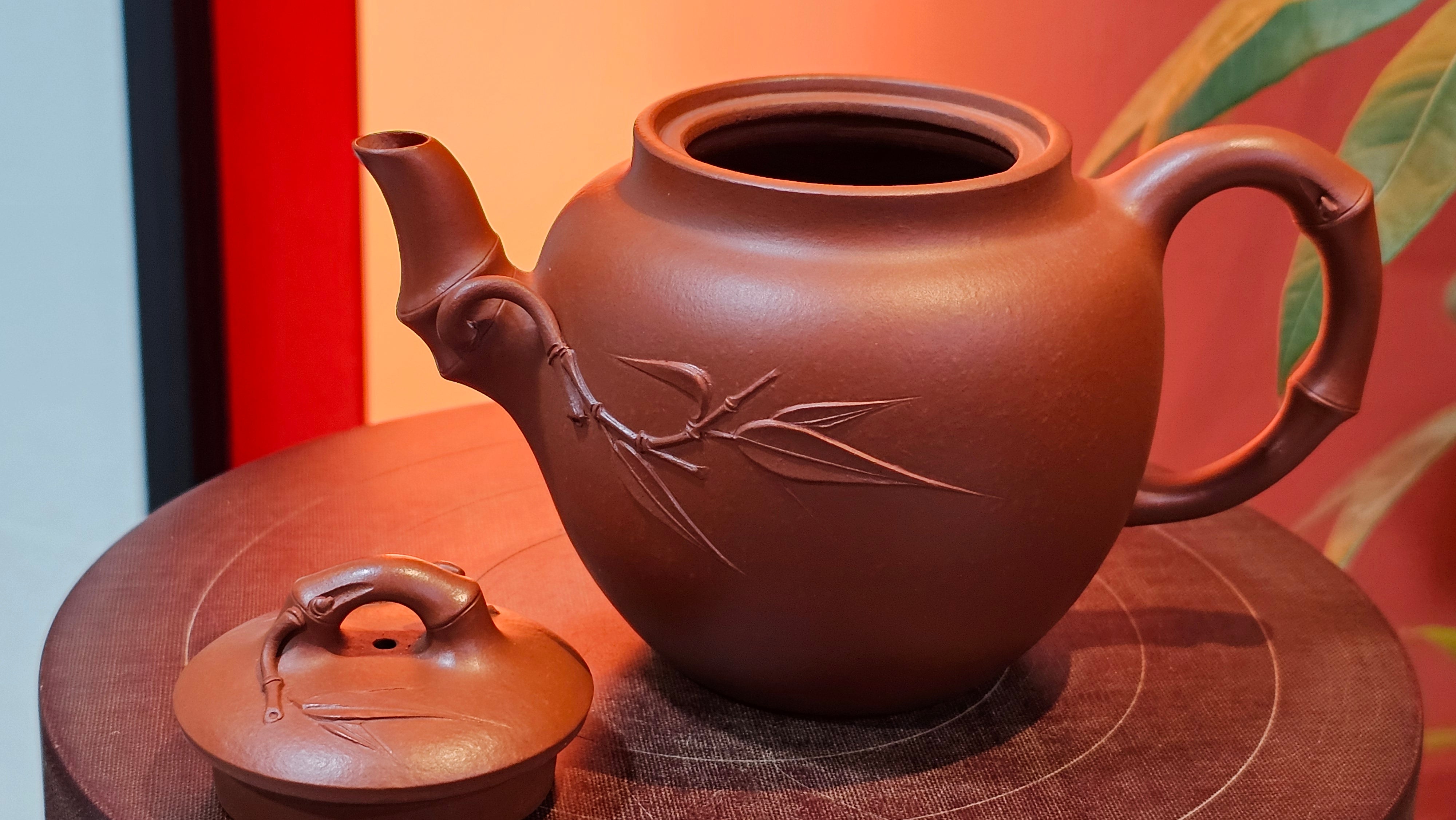 《高风亮节》"Gao Feng Liang Jie", 218.3ml, Ornate 花器! ~ Xiao Mei Yao Zhu Ni 小煤窑朱泥,  by Craftsman Shi Yun 石芸 ~ Congratulations!to Ms D.L.! 1440hrs 15th Sept 2025, Minot, ND!