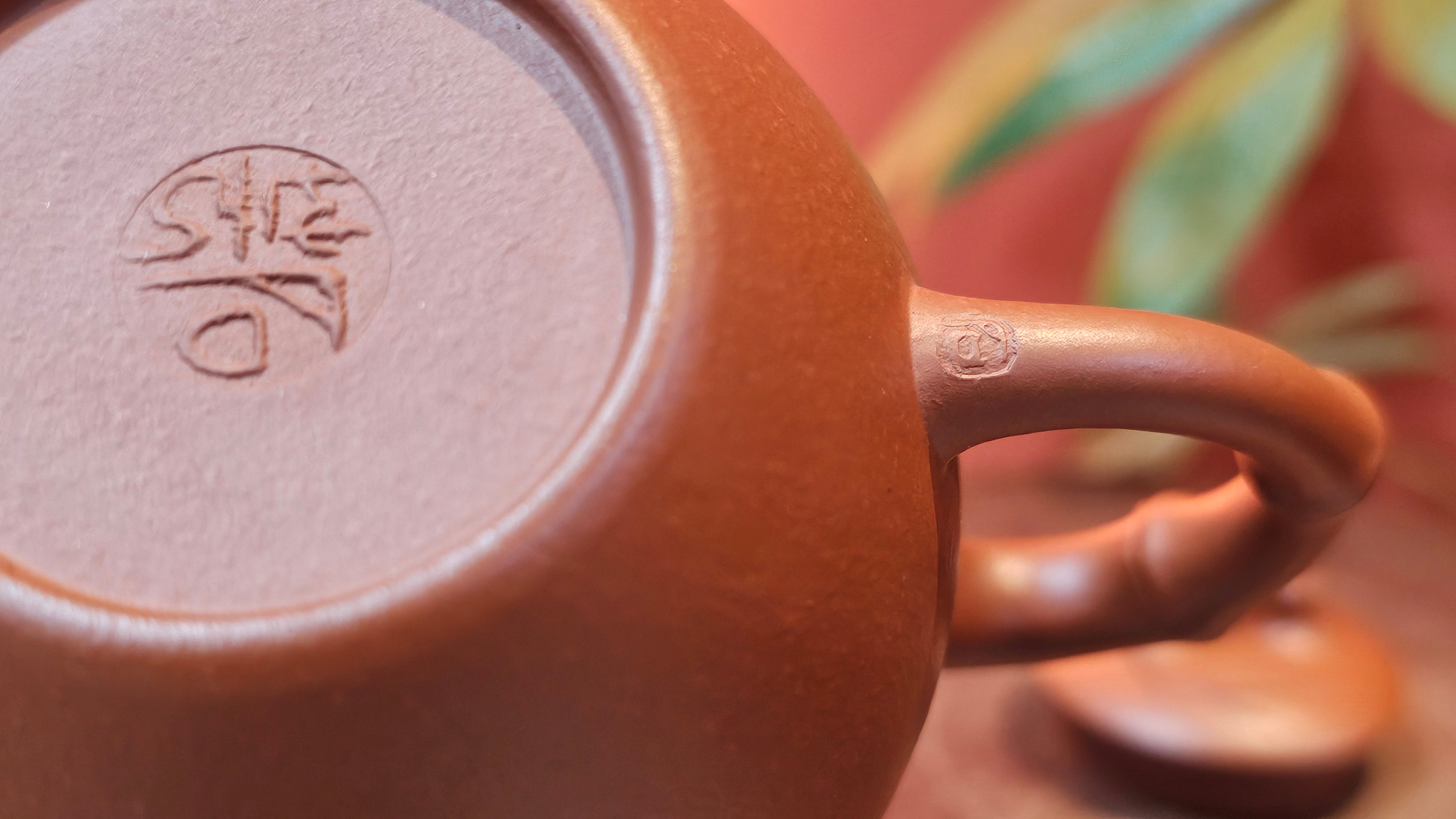 《高风亮节》"Gao Feng Liang Jie", 218.3ml, Ornate 花器! ~ Xiao Mei Yao Zhu Ni 小煤窑朱泥,  by Craftsman Shi Yun 石芸 ~ Congratulations!to Ms D.L.! 1440hrs 15th Sept 2025, Minot, ND!