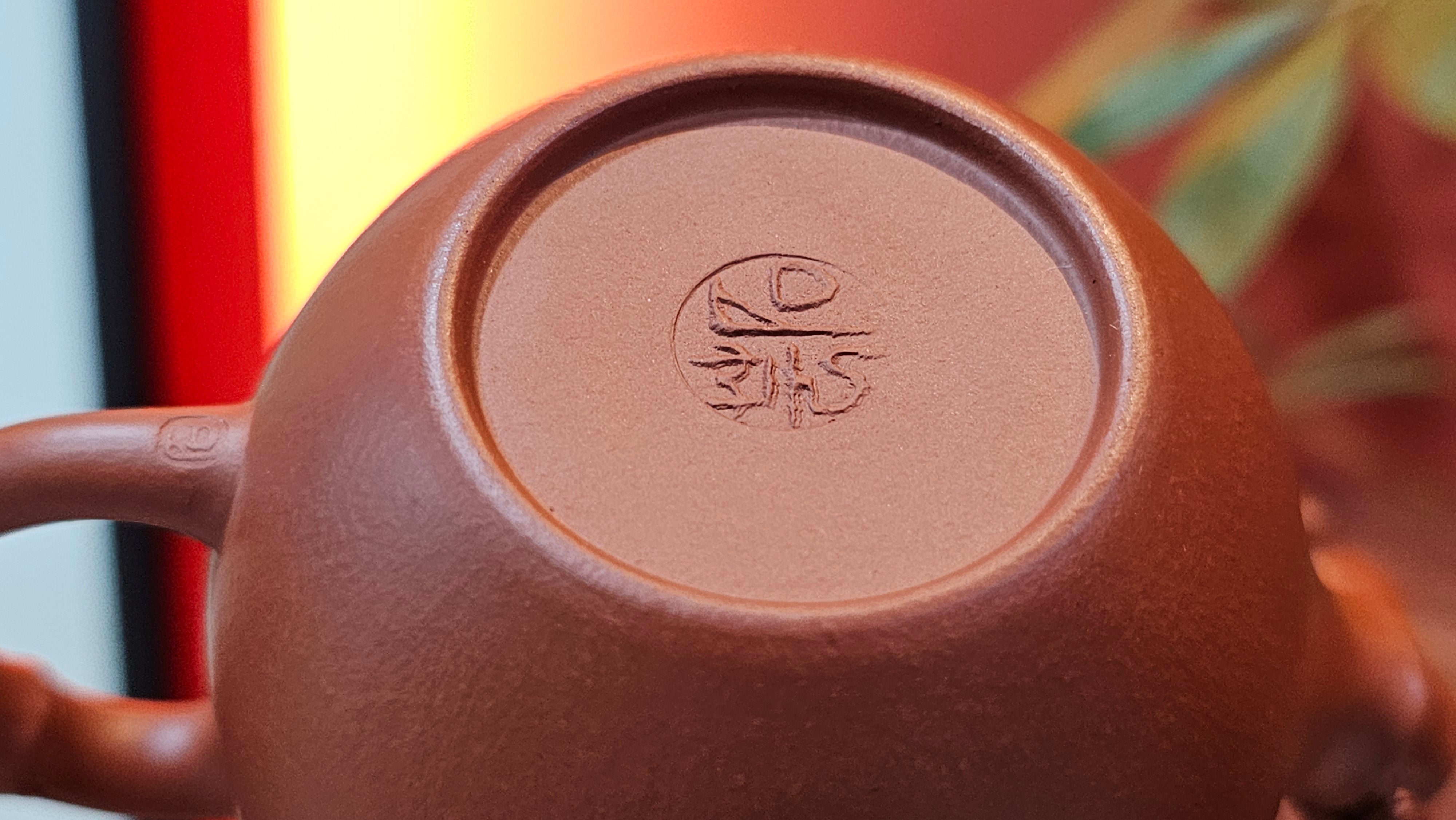 《高风亮节》"Gao Feng Liang Jie", 218.3ml, Ornate 花器! ~ Xiao Mei Yao Zhu Ni 小煤窑朱泥,  by Craftsman Shi Yun 石芸 ~ Congratulations!to Ms D.L.! 1440hrs 15th Sept 2025, Minot, ND!