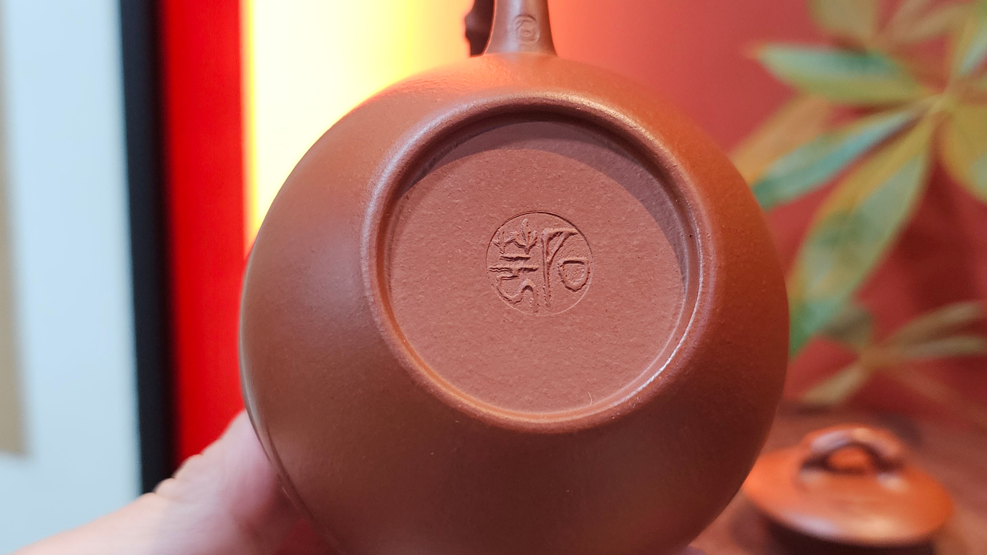 《高风亮节》"Gao Feng Liang Jie", 218.3ml, Ornate 花器! ~ Xiao Mei Yao Zhu Ni 小煤窑朱泥,  by Craftsman Shi Yun 石芸 ~ Congratulations!to Ms D.L.! 1440hrs 15th Sept 2025, Minot, ND!