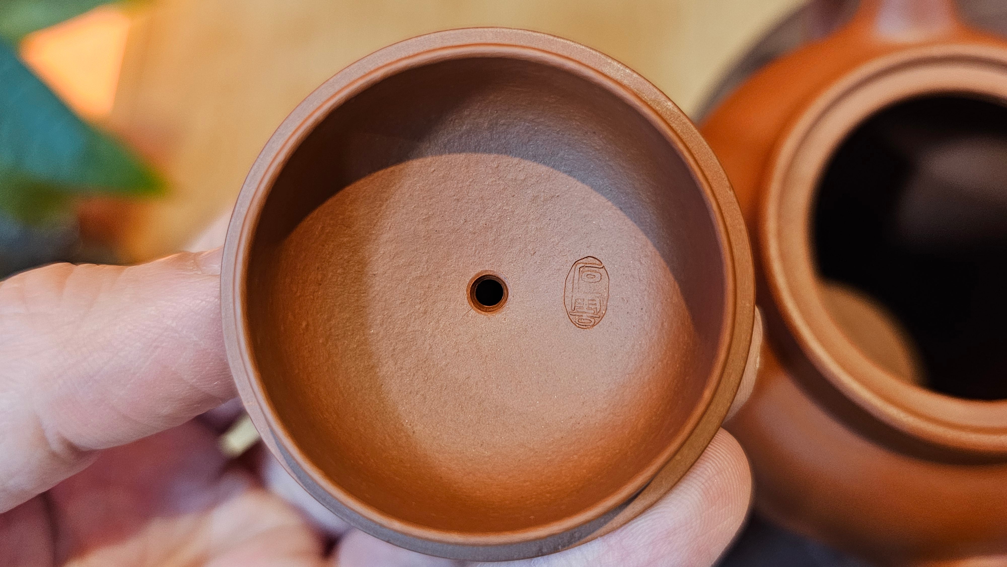 《高风亮节》"Gao Feng Liang Jie", 218.3ml, Ornate 花器! ~ Xiao Mei Yao Zhu Ni 小煤窑朱泥,  by Craftsman Shi Yun 石芸 ~ Congratulations!to Ms D.L.! 1440hrs 15th Sept 2025, Minot, ND!