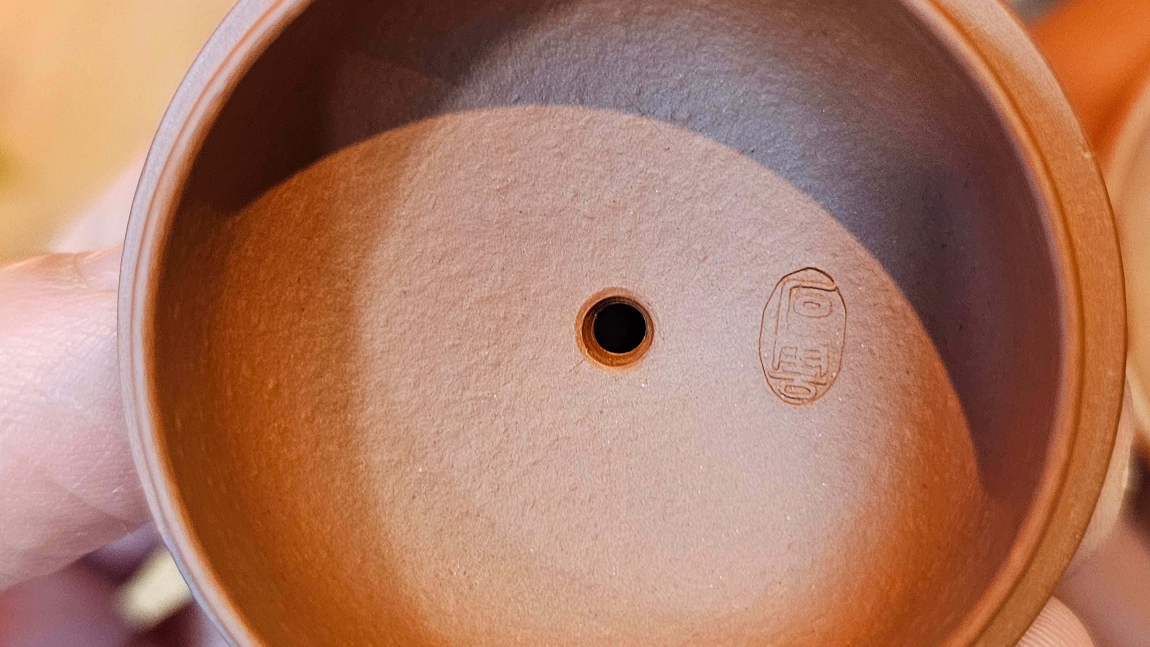 《高风亮节》"Gao Feng Liang Jie", 218.3ml, Ornate 花器! ~ Xiao Mei Yao Zhu Ni 小煤窑朱泥,  by Craftsman Shi Yun 石芸 ~ Congratulations!to Ms D.L.! 1440hrs 15th Sept 2025, Minot, ND!