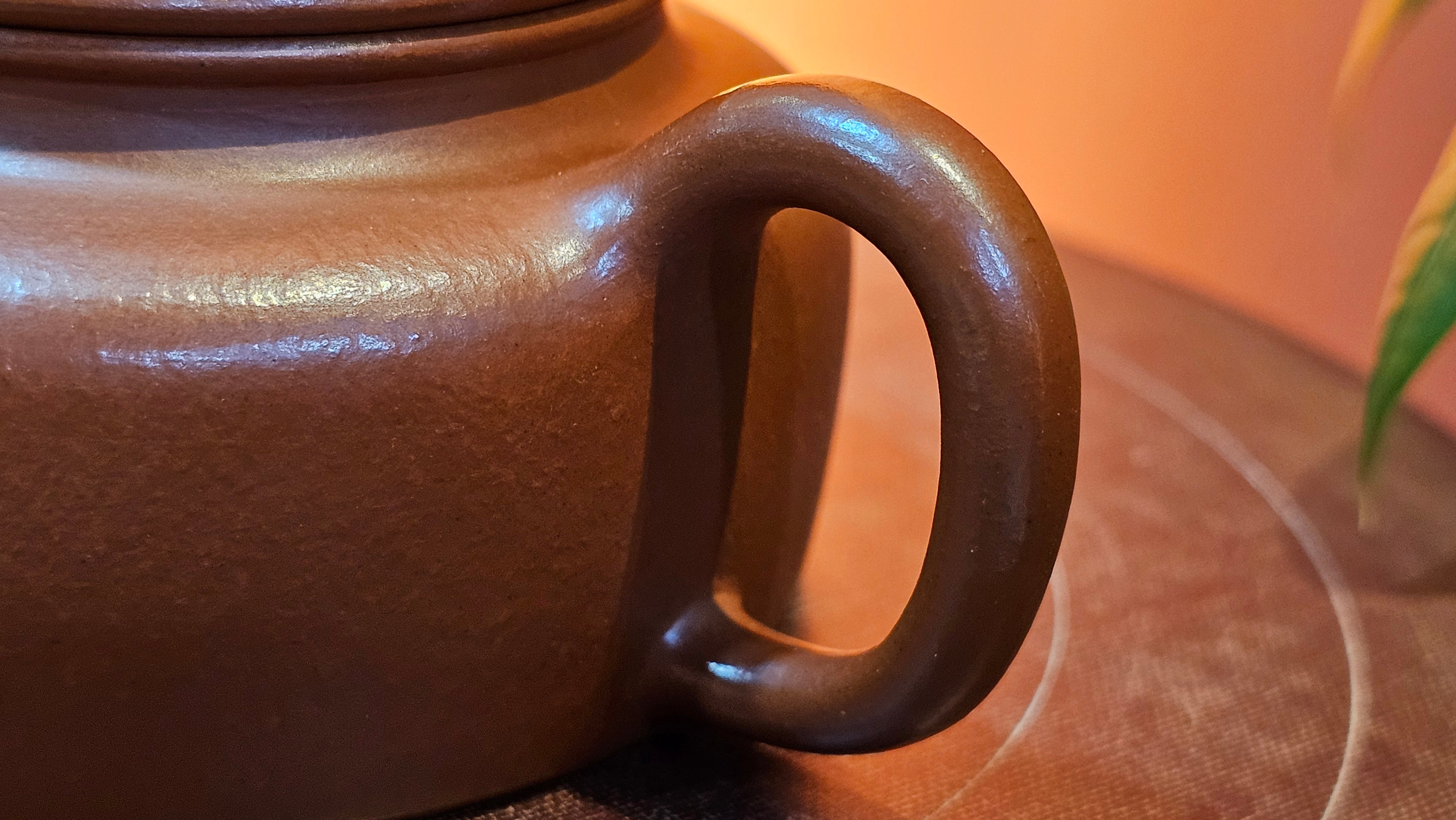 De Zhong 德钟 (Ai De Zhong 矮德钟), 120.9ml, Xiao Mei Yao Zhu Ni 小煤窑朱泥, by Craftsman Shi Yun 石芸 ~ Congratulations to Mr J.A., 1031hrs 5th July 2025, Farmville, NC.