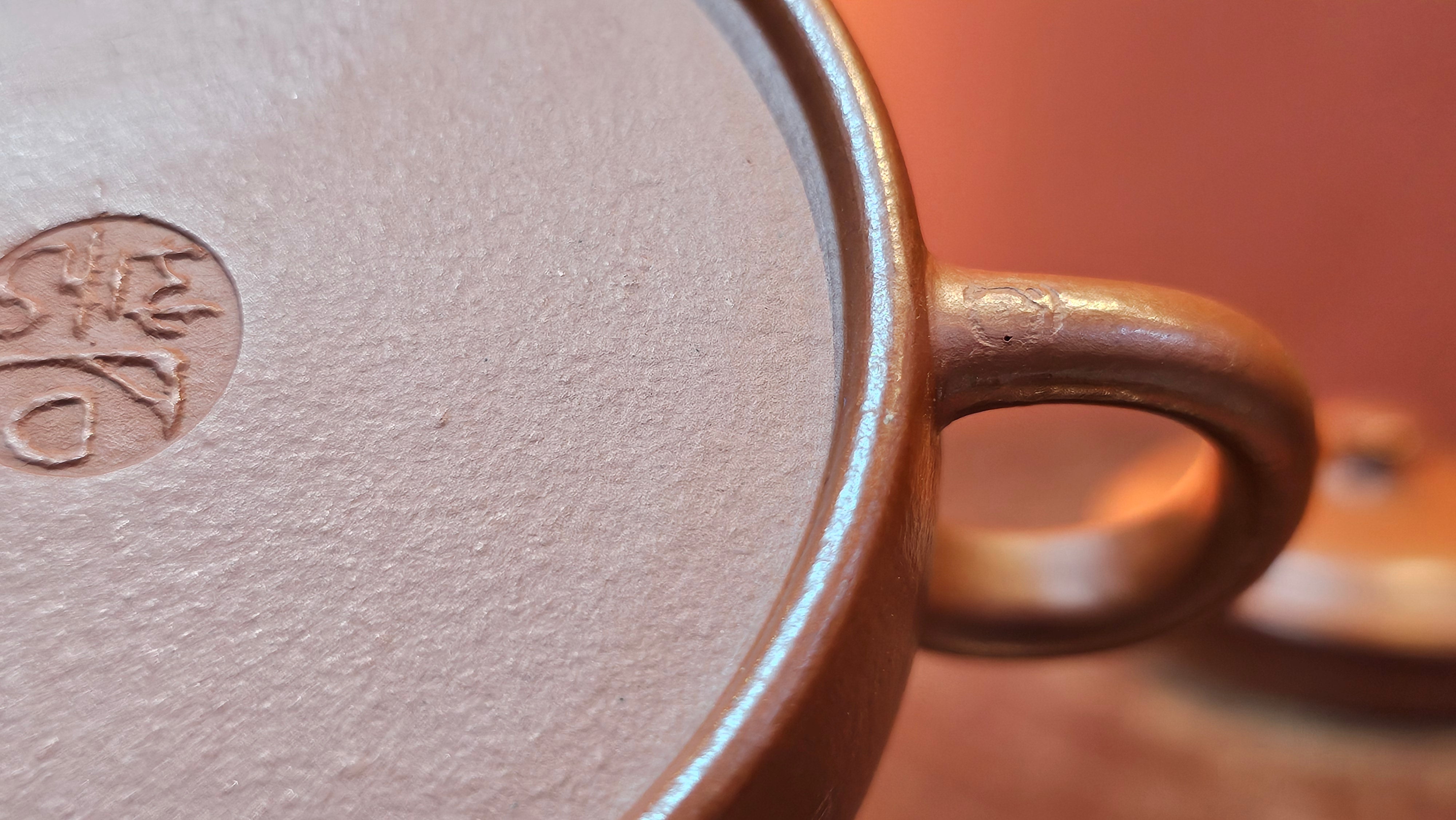 De Zhong 德钟 (Ai De Zhong 矮德钟), 120.9ml, Xiao Mei Yao Zhu Ni 小煤窑朱泥, by Craftsman Shi Yun 石芸 ~ Congratulations to Mr J.A., 1031hrs 5th July 2025, Farmville, NC.