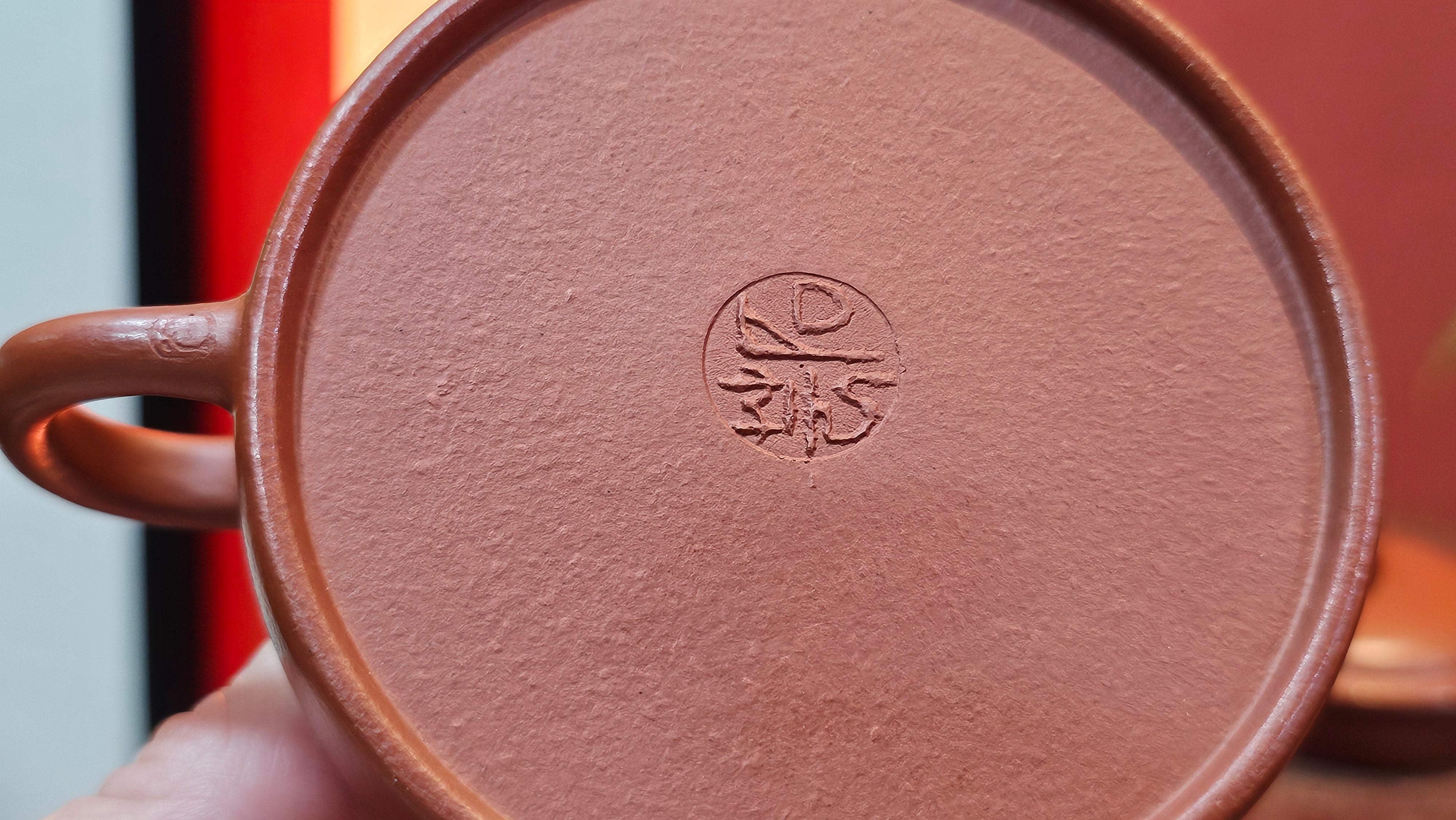 De Zhong 德钟 (Ai De Zhong 矮德钟), 120.9ml, Xiao Mei Yao Zhu Ni 小煤窑朱泥, by Craftsman Shi Yun 石芸 ~ Congratulations to Mr J.A., 1031hrs 5th July 2025, Farmville, NC.