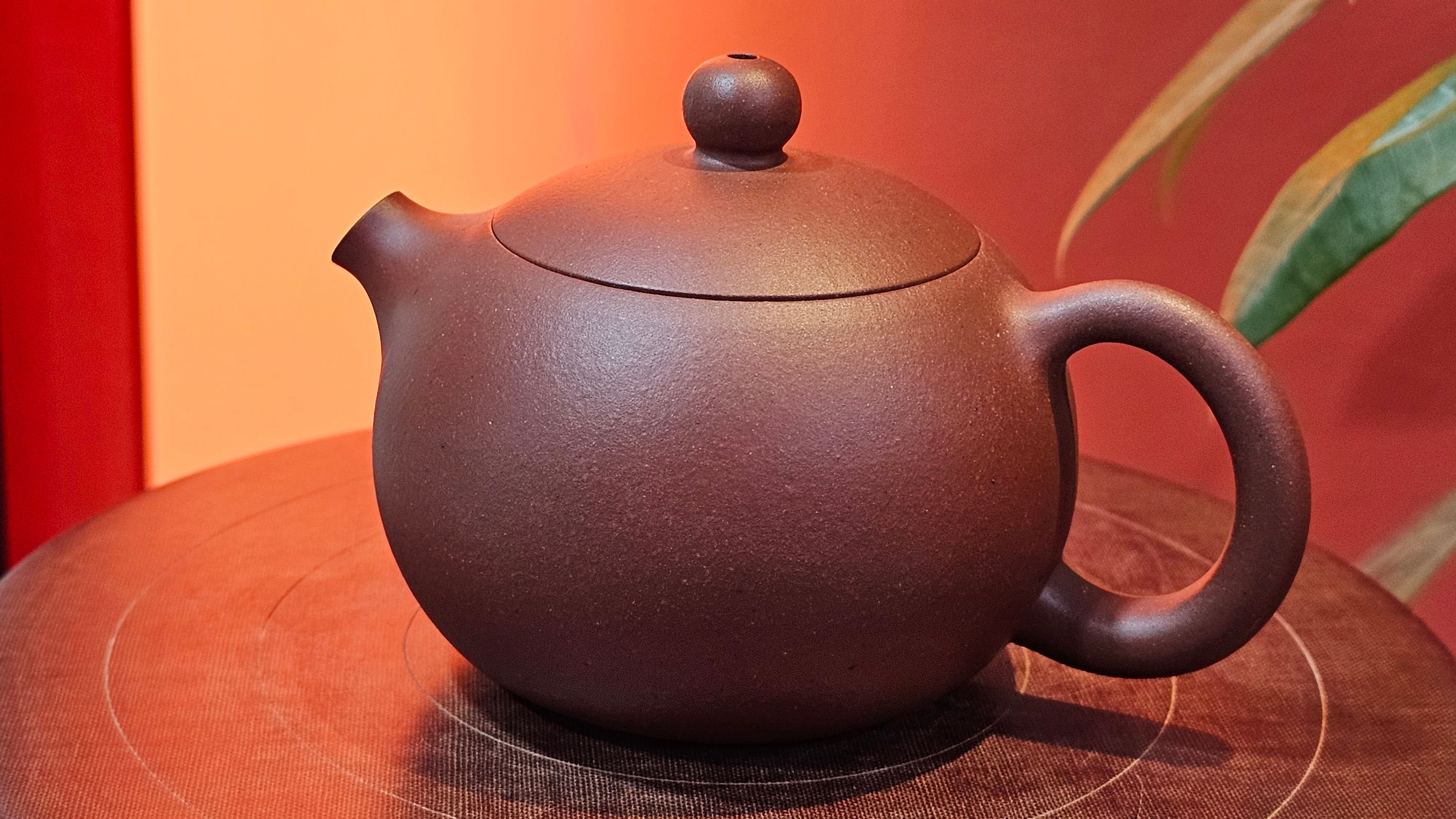 Xi Shi 西施, 164.8ml, Di Cao Qing Zi Ni 底槽青紫泥, by Craftsman Gu Xiao Ming 顾小明 ~ Congratulations to Mr M.P., 1353hrs 2nd July 2025, Bucharest, Romania 🇷🇴.