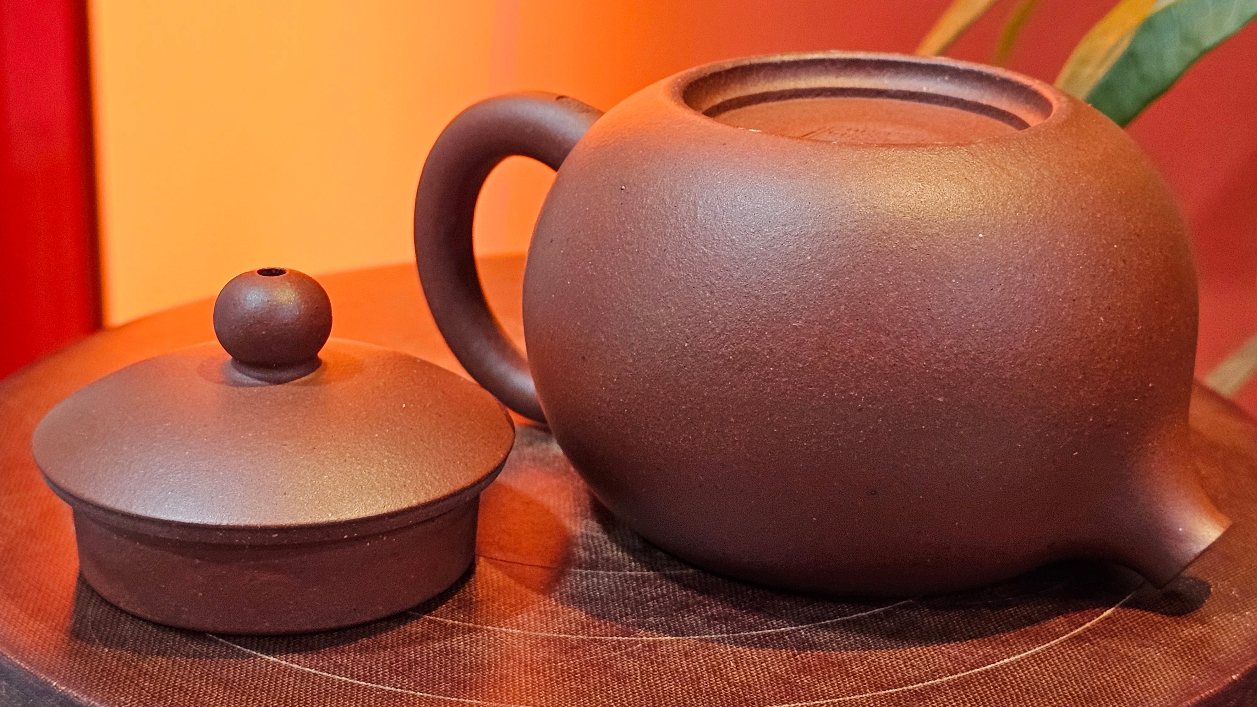 Xi Shi 西施, 164.8ml, Di Cao Qing Zi Ni 底槽青紫泥, by Craftsman Gu Xiao Ming 顾小明 ~ Congratulations to Mr M.P., 1353hrs 2nd July 2025, Bucharest, Romania 🇷🇴.