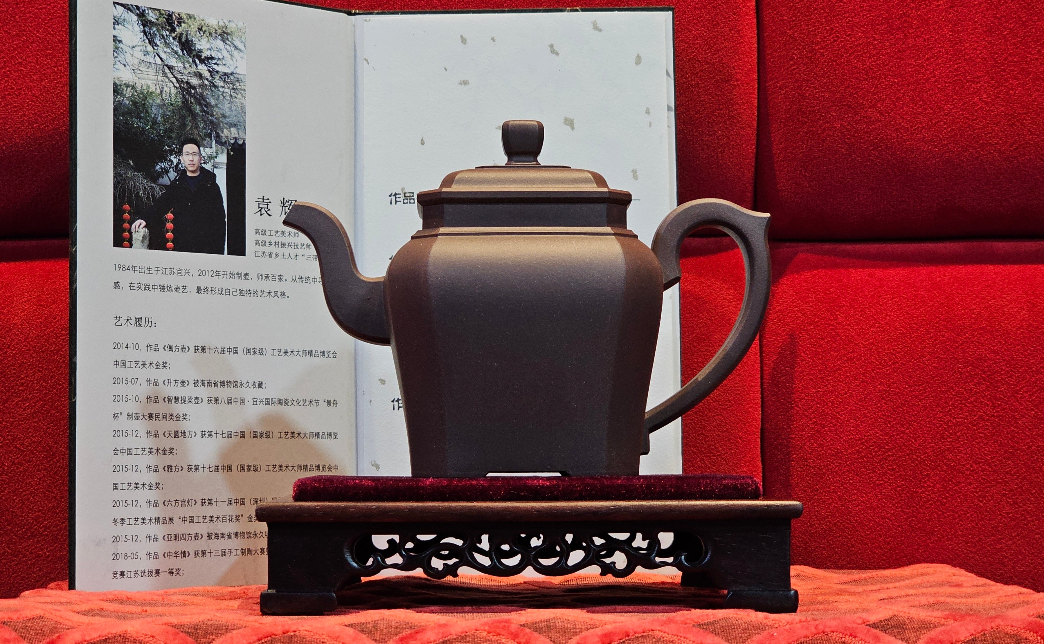 《将军》"Jiang Jun" ~ The General, 405.1ml, Di Cao Qing Zi Ni 底槽青紫泥, Crafted By L2A Senior Consummate Artist Yuan Hui 高级振兴技艺师兼高级工艺美术师~袁辉 ~ Congratulations to Mr A.A.! 0455hrs 18th Oct 2025, Port Franks! Canada🇨🇦.