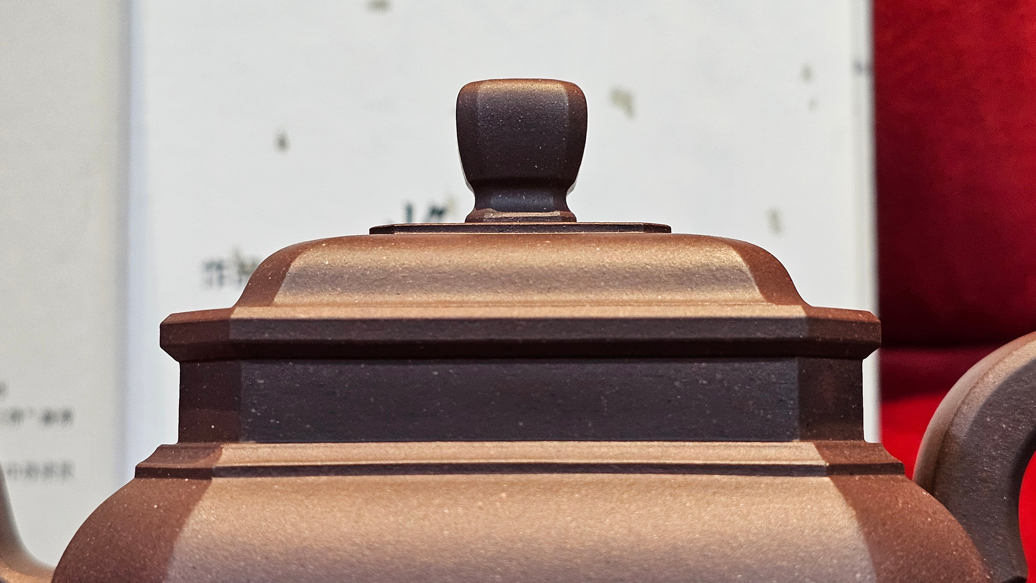 《将军》"Jiang Jun" ~ The General, 405.1ml, Di Cao Qing Zi Ni 底槽青紫泥, Crafted By L2A Senior Consummate Artist Yuan Hui 高级振兴技艺师兼高级工艺美术师~袁辉 ~ Congratulations to Mr A.A.! 0455hrs 18th Oct 2025, Port Franks! Canada🇨🇦.