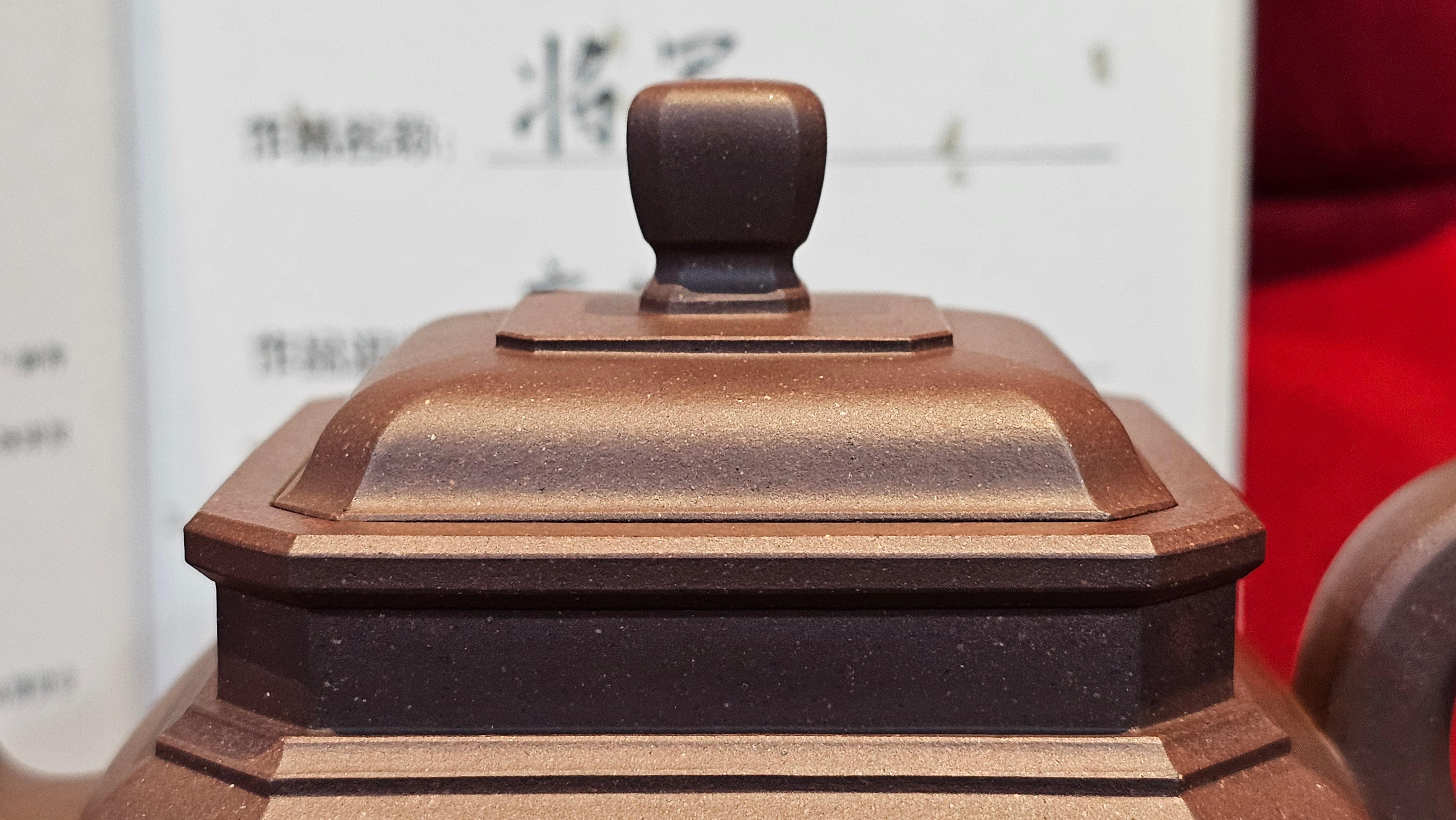 《将军》"Jiang Jun" ~ The General, 405.1ml, Di Cao Qing Zi Ni 底槽青紫泥, Crafted By L2A Senior Consummate Artist Yuan Hui 高级振兴技艺师兼高级工艺美术师~袁辉 ~ Congratulations to Mr A.A.! 0455hrs 18th Oct 2025, Port Franks! Canada🇨🇦.