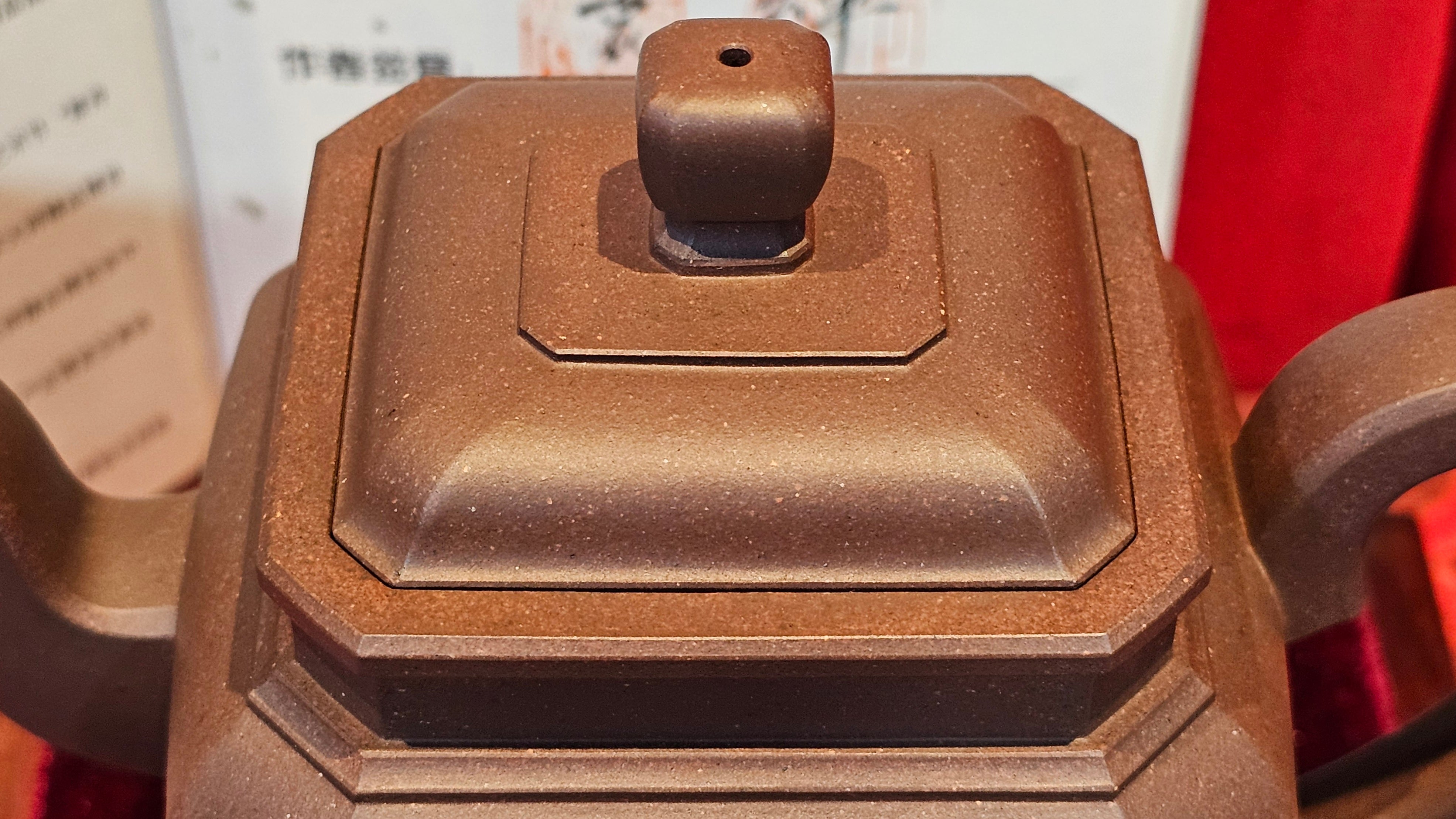 《将军》"Jiang Jun" ~ The General, 405.1ml, Di Cao Qing Zi Ni 底槽青紫泥, Crafted By L2A Senior Consummate Artist Yuan Hui 高级振兴技艺师兼高级工艺美术师~袁辉 ~ Congratulations to Mr A.A.! 0455hrs 18th Oct 2025, Port Franks! Canada🇨🇦.