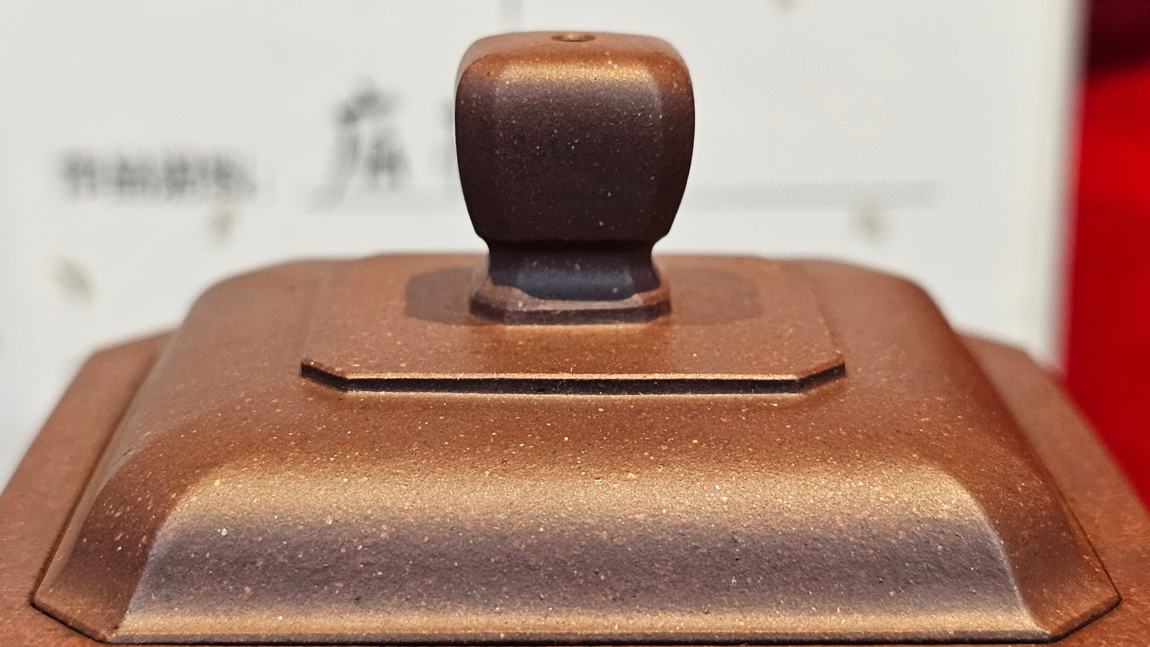 《将军》"Jiang Jun" ~ The General, 405.1ml, Di Cao Qing Zi Ni 底槽青紫泥, Crafted By L2A Senior Consummate Artist Yuan Hui 高级振兴技艺师兼高级工艺美术师~袁辉 ~ Congratulations to Mr A.A.! 0455hrs 18th Oct 2025, Port Franks! Canada🇨🇦.