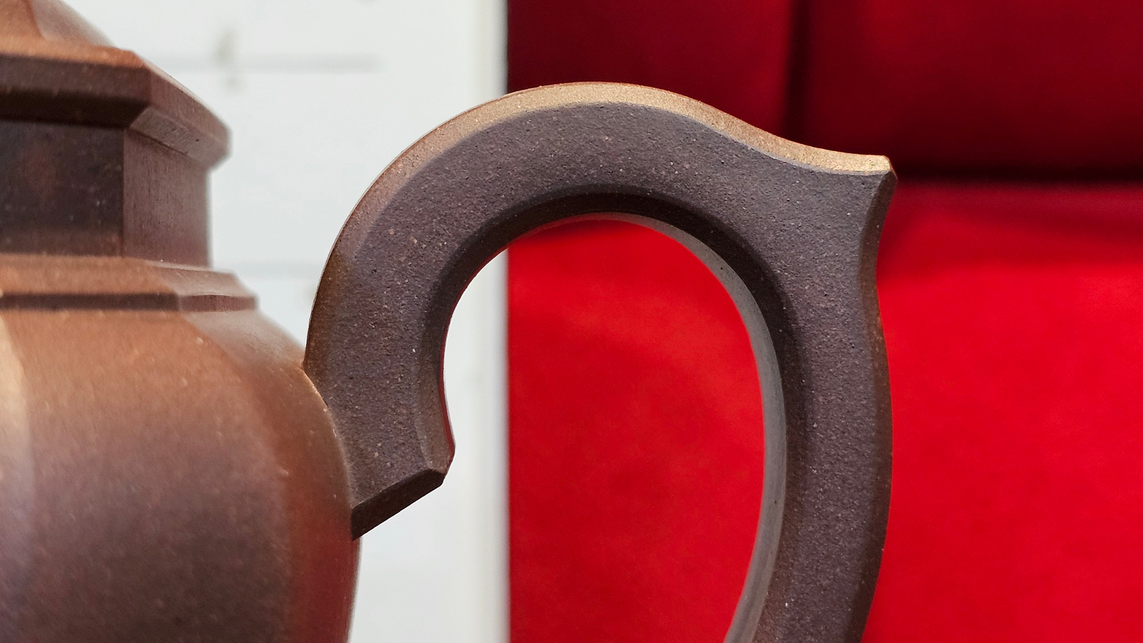 《将军》"Jiang Jun" ~ The General, 405.1ml, Di Cao Qing Zi Ni 底槽青紫泥, Crafted By L2A Senior Consummate Artist Yuan Hui 高级振兴技艺师兼高级工艺美术师~袁辉 ~ Congratulations to Mr A.A.! 0455hrs 18th Oct 2025, Port Franks! Canada🇨🇦.