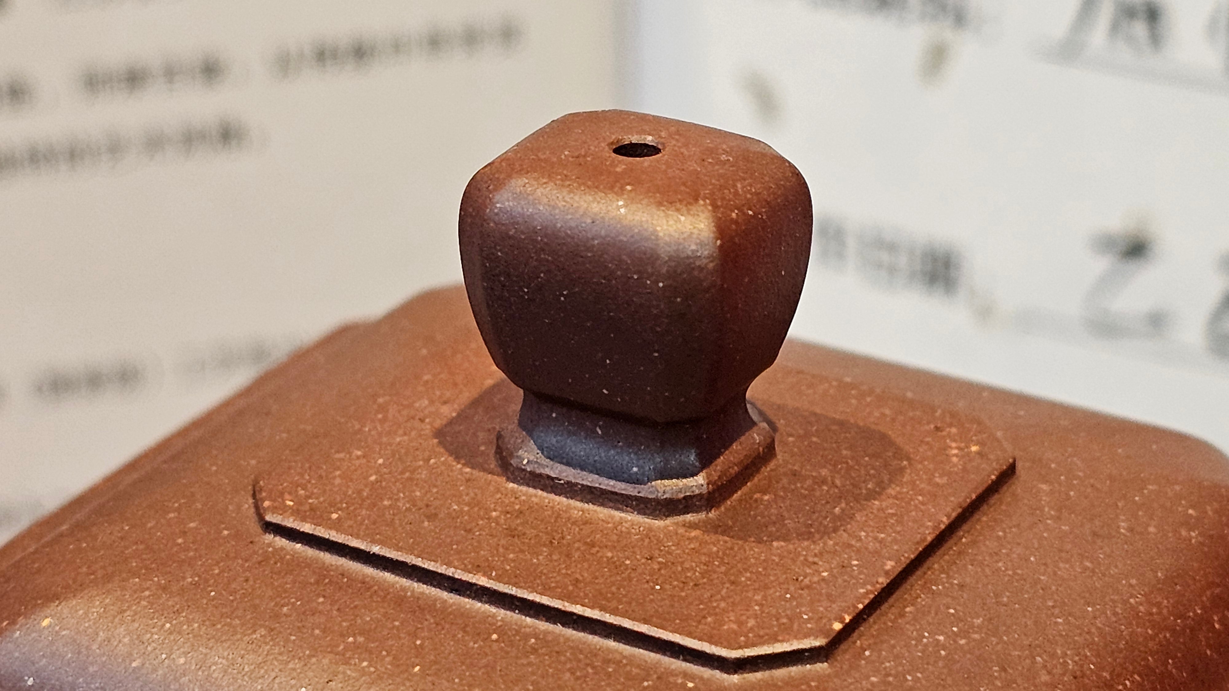 《将军》"Jiang Jun" ~ The General, 405.1ml, Di Cao Qing Zi Ni 底槽青紫泥, Crafted By L2A Senior Consummate Artist Yuan Hui 高级振兴技艺师兼高级工艺美术师~袁辉 ~ Congratulations to Mr A.A.! 0455hrs 18th Oct 2025, Port Franks! Canada🇨🇦.