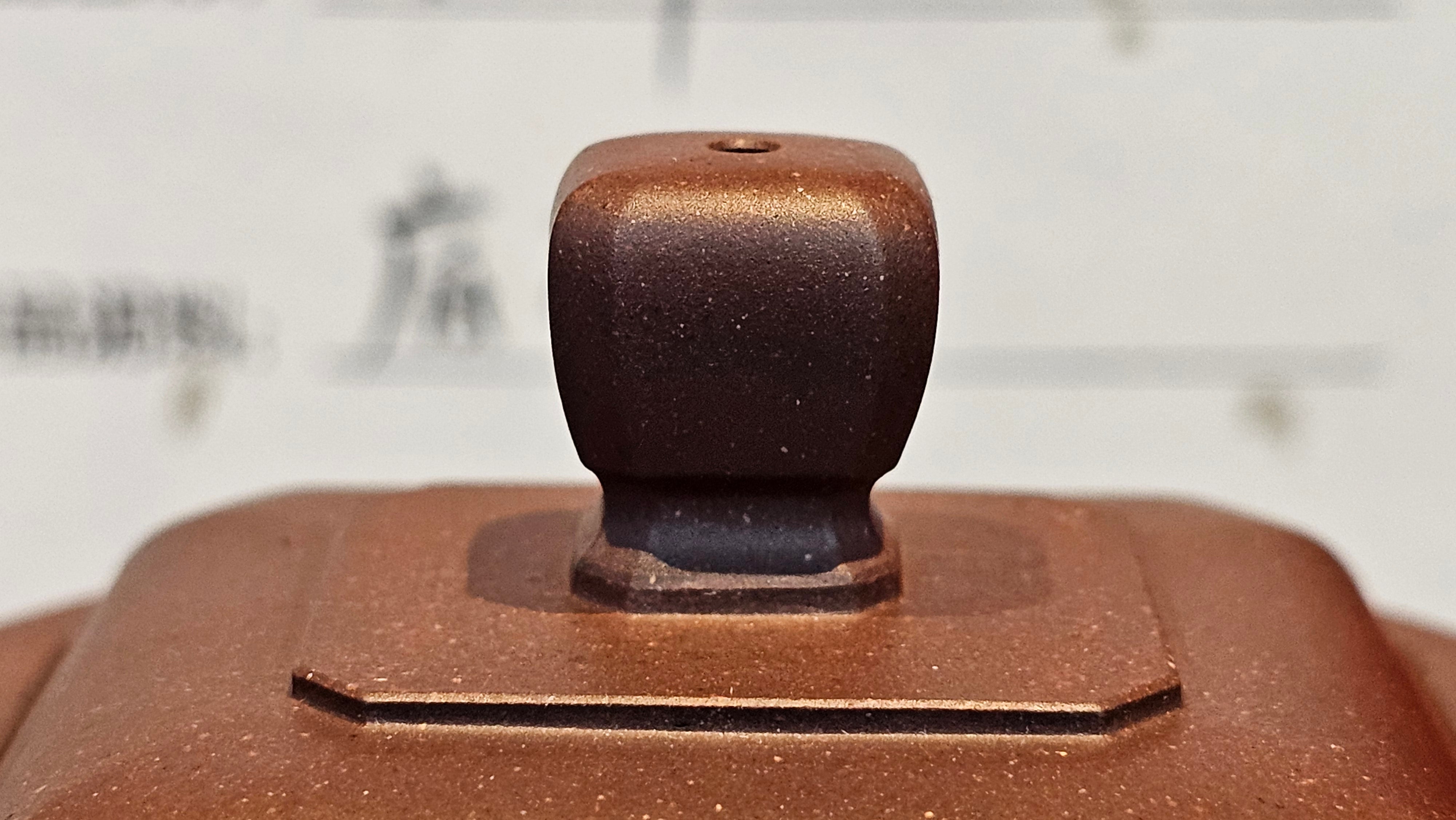 《将军》"Jiang Jun" ~ The General, 405.1ml, Di Cao Qing Zi Ni 底槽青紫泥, Crafted By L2A Senior Consummate Artist Yuan Hui 高级振兴技艺师兼高级工艺美术师~袁辉 ~ Congratulations to Mr A.A.! 0455hrs 18th Oct 2025, Port Franks! Canada🇨🇦.