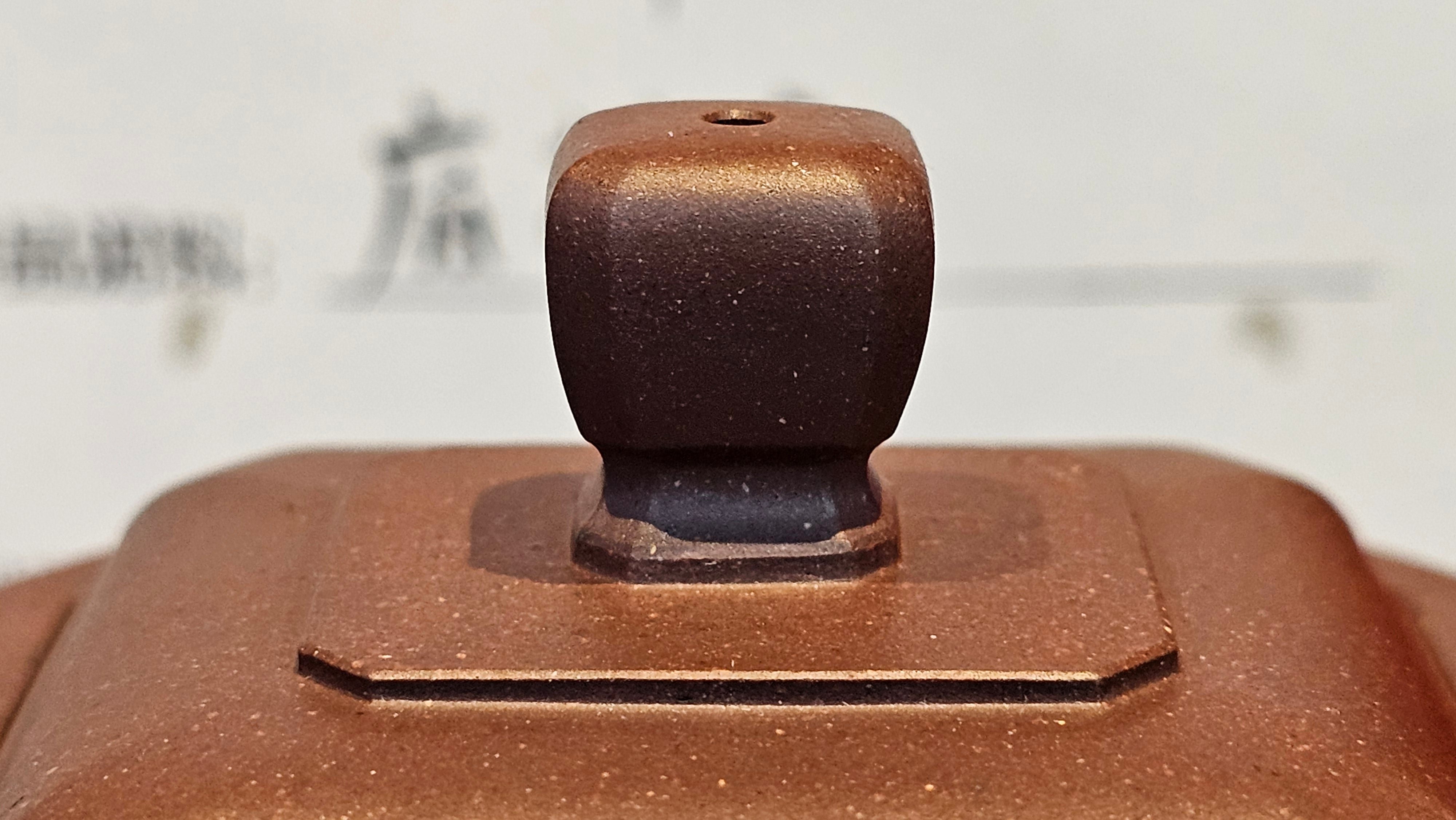 《将军》"Jiang Jun" ~ The General, 405.1ml, Di Cao Qing Zi Ni 底槽青紫泥, Crafted By L2A Senior Consummate Artist Yuan Hui 高级振兴技艺师兼高级工艺美术师~袁辉 ~ Congratulations to Mr A.A.! 0455hrs 18th Oct 2025, Port Franks! Canada🇨🇦.