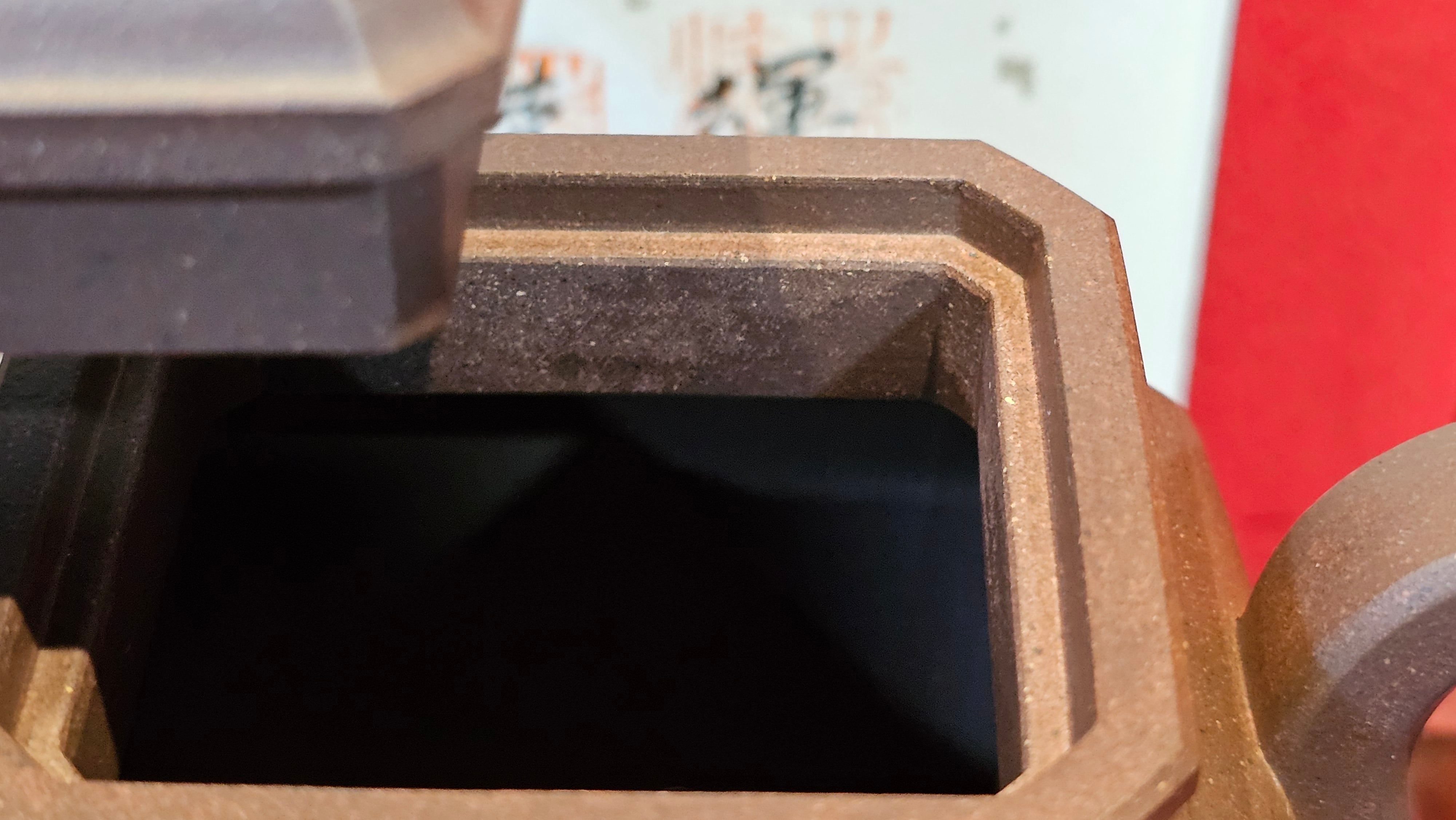 《将军》"Jiang Jun" ~ The General, 405.1ml, Di Cao Qing Zi Ni 底槽青紫泥, Crafted By L2A Senior Consummate Artist Yuan Hui 高级振兴技艺师兼高级工艺美术师~袁辉 ~ Congratulations to Mr A.A.! 0455hrs 18th Oct 2025, Port Franks! Canada🇨🇦.