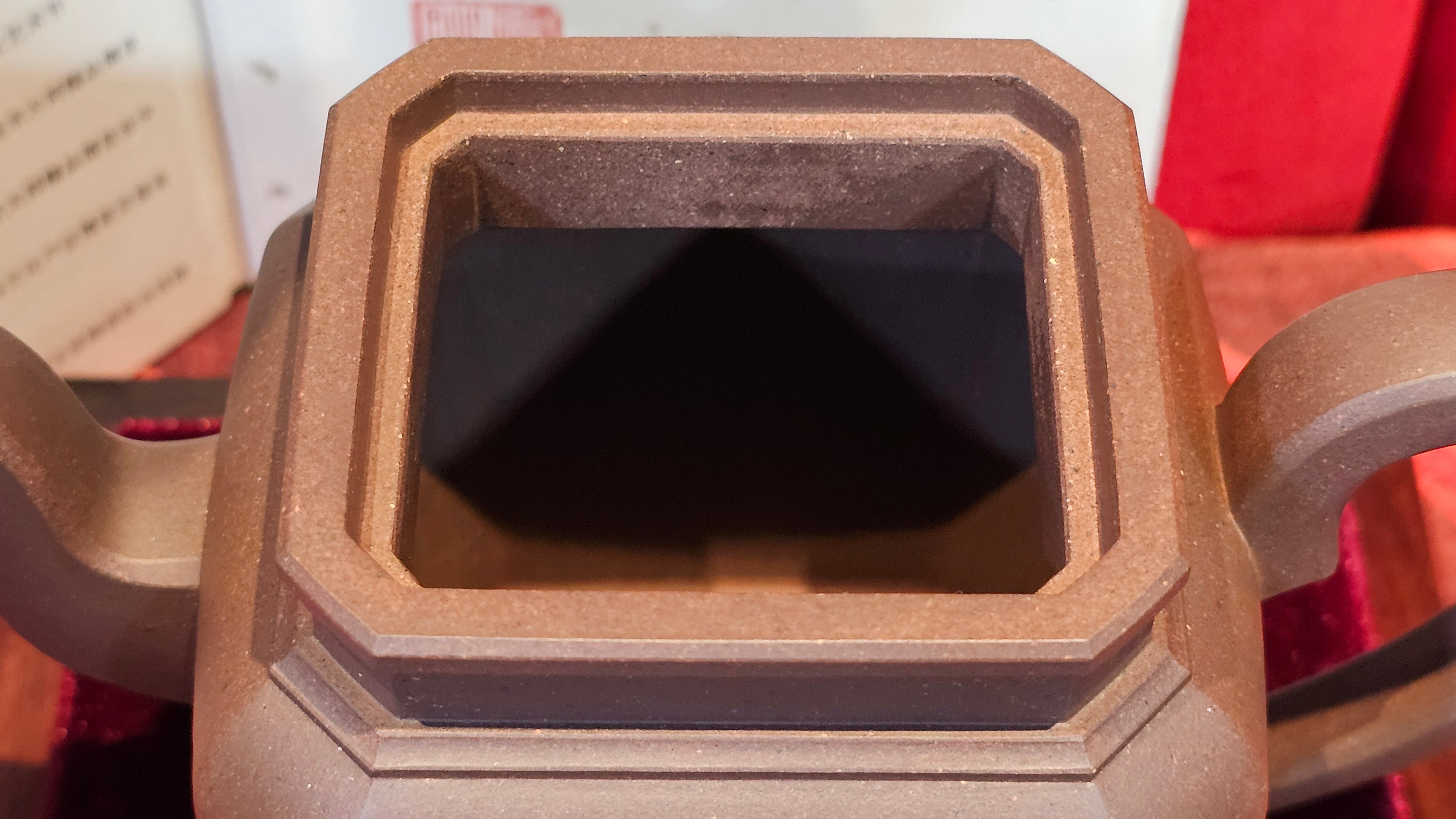 《将军》"Jiang Jun" ~ The General, 405.1ml, Di Cao Qing Zi Ni 底槽青紫泥, Crafted By L2A Senior Consummate Artist Yuan Hui 高级振兴技艺师兼高级工艺美术师~袁辉 ~ Congratulations to Mr A.A.! 0455hrs 18th Oct 2025, Port Franks! Canada🇨🇦.