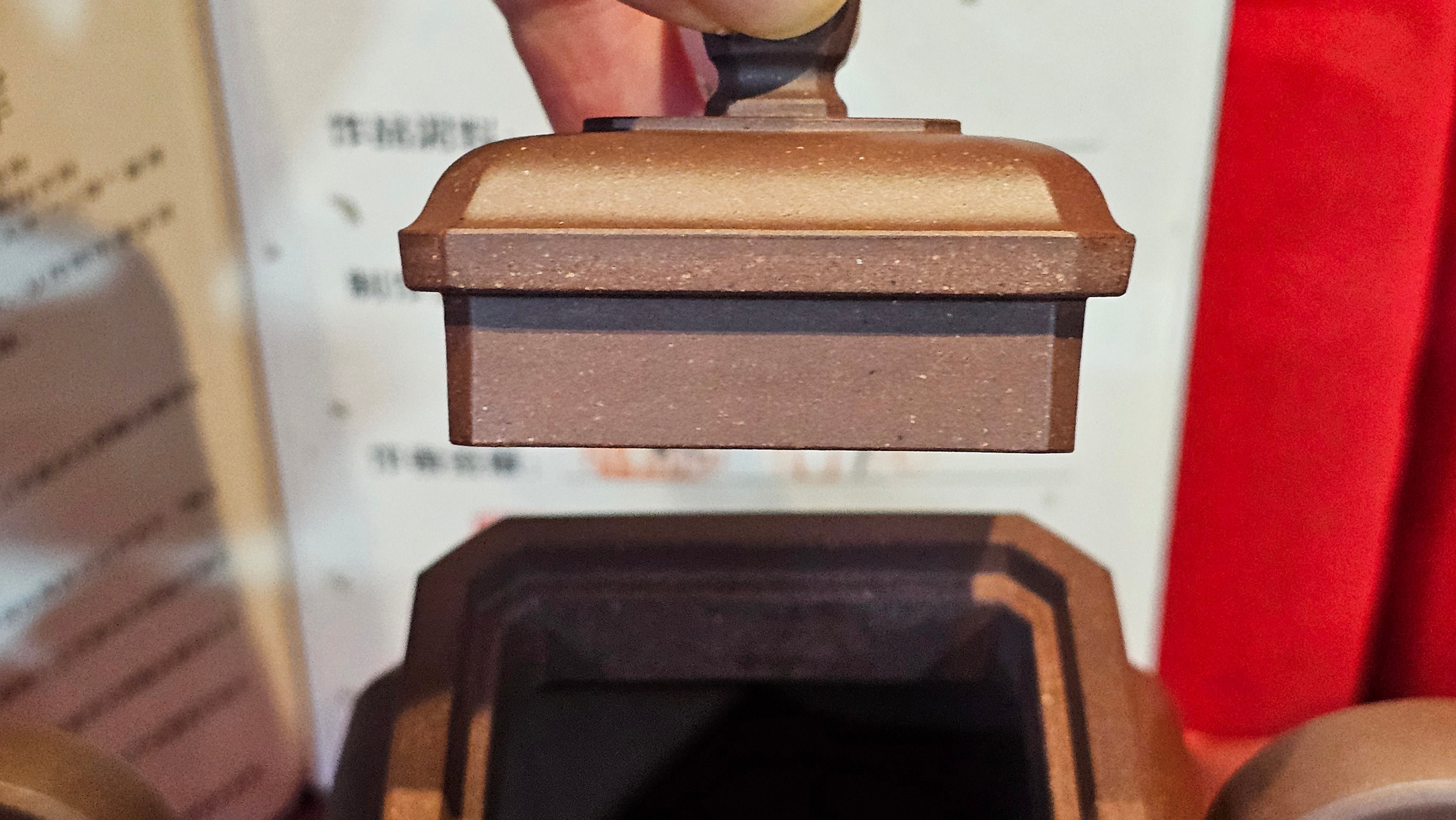 《将军》"Jiang Jun" ~ The General, 405.1ml, Di Cao Qing Zi Ni 底槽青紫泥, Crafted By L2A Senior Consummate Artist Yuan Hui 高级振兴技艺师兼高级工艺美术师~袁辉 ~ Congratulations to Mr A.A.! 0455hrs 18th Oct 2025, Port Franks! Canada🇨🇦.