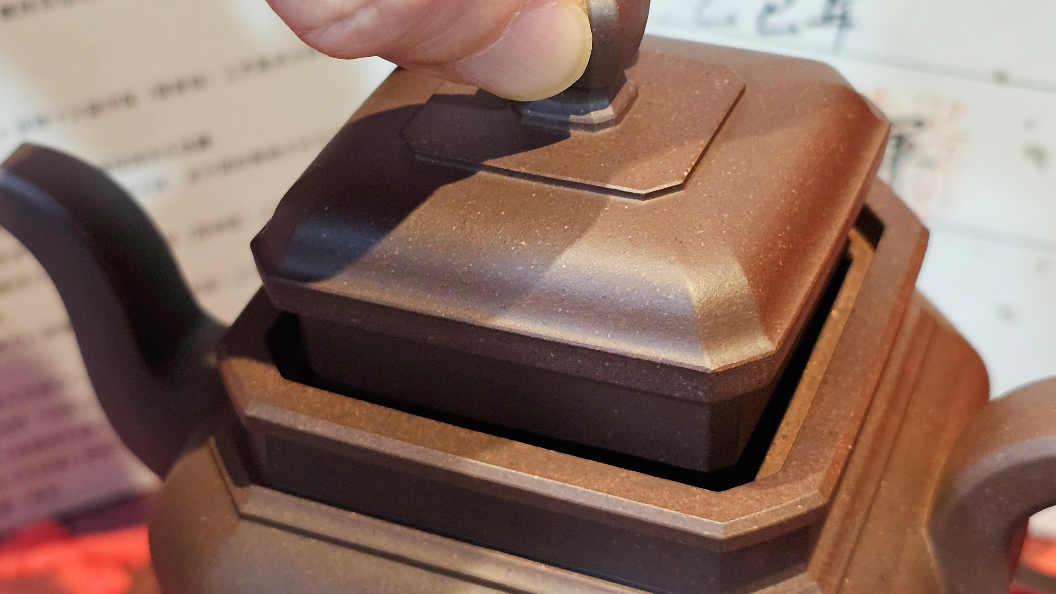 《将军》"Jiang Jun" ~ The General, 405.1ml, Di Cao Qing Zi Ni 底槽青紫泥, Crafted By L2A Senior Consummate Artist Yuan Hui 高级振兴技艺师兼高级工艺美术师~袁辉 ~ Congratulations to Mr A.A.! 0455hrs 18th Oct 2025, Port Franks! Canada🇨🇦.