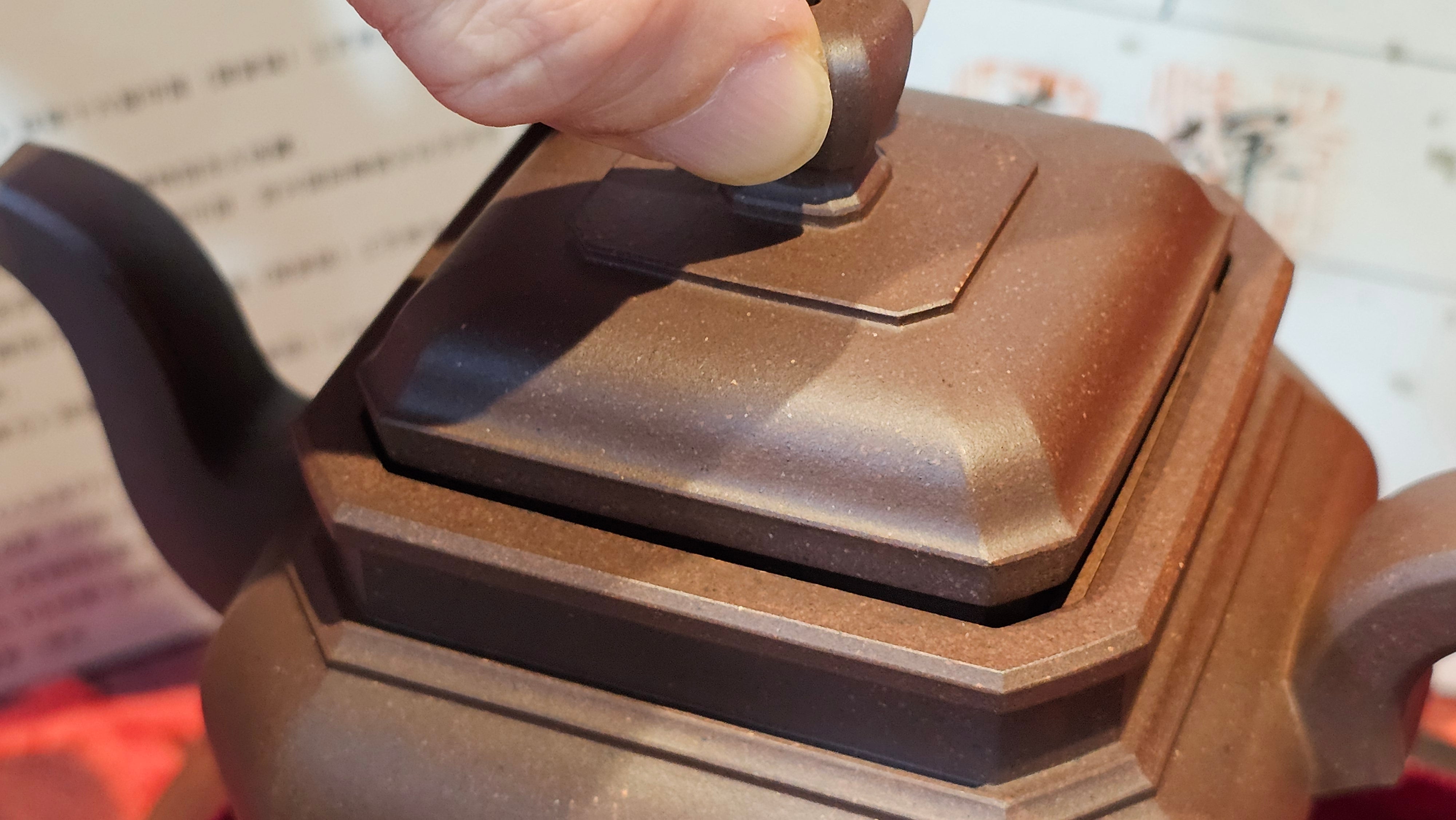 《将军》"Jiang Jun" ~ The General, 405.1ml, Di Cao Qing Zi Ni 底槽青紫泥, Crafted By L2A Senior Consummate Artist Yuan Hui 高级振兴技艺师兼高级工艺美术师~袁辉 ~ Congratulations to Mr A.A.! 0455hrs 18th Oct 2025, Port Franks! Canada🇨🇦.