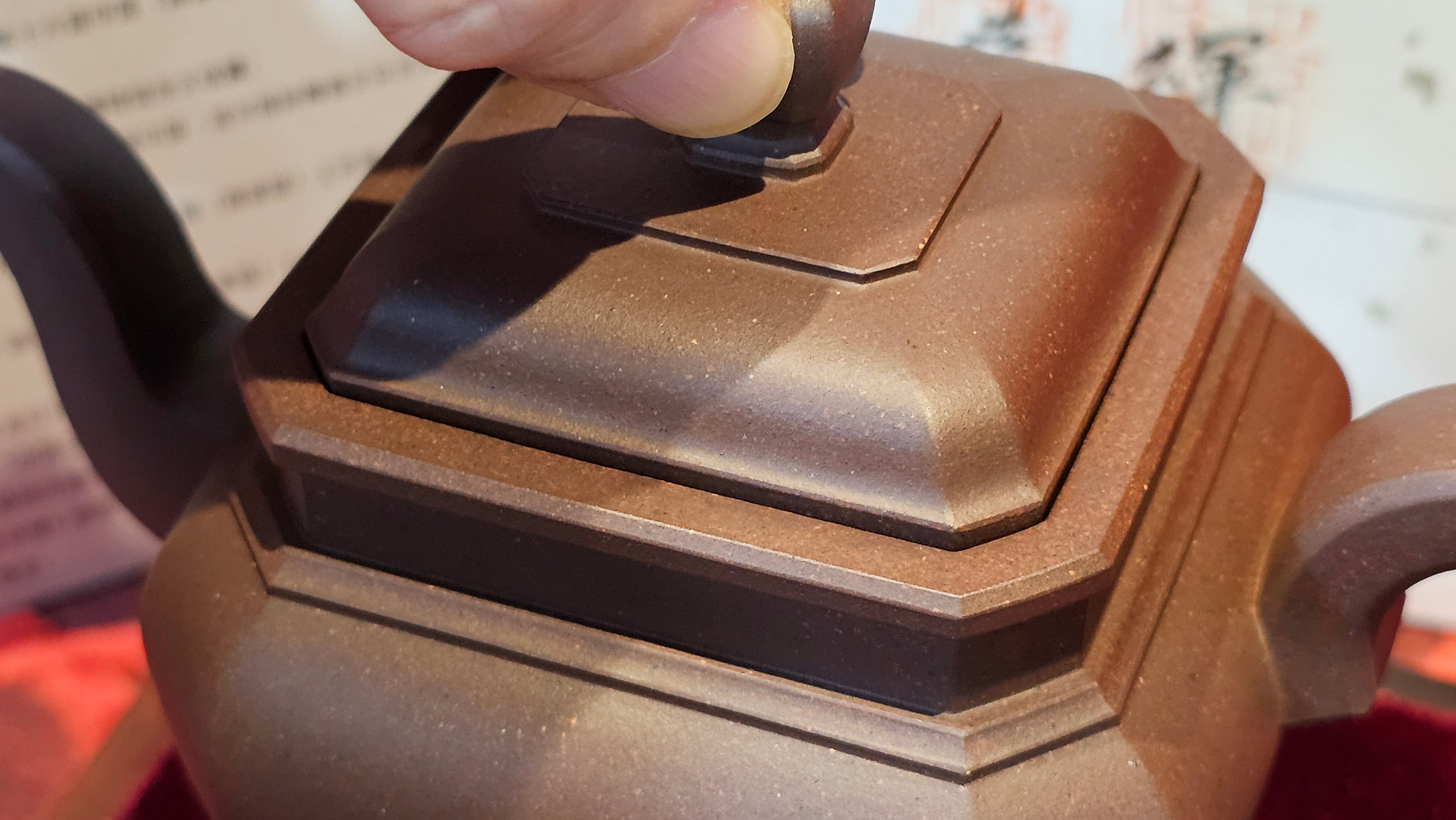 《将军》"Jiang Jun" ~ The General, 405.1ml, Di Cao Qing Zi Ni 底槽青紫泥, Crafted By L2A Senior Consummate Artist Yuan Hui 高级振兴技艺师兼高级工艺美术师~袁辉 ~ Congratulations to Mr A.A.! 0455hrs 18th Oct 2025, Port Franks! Canada🇨🇦.