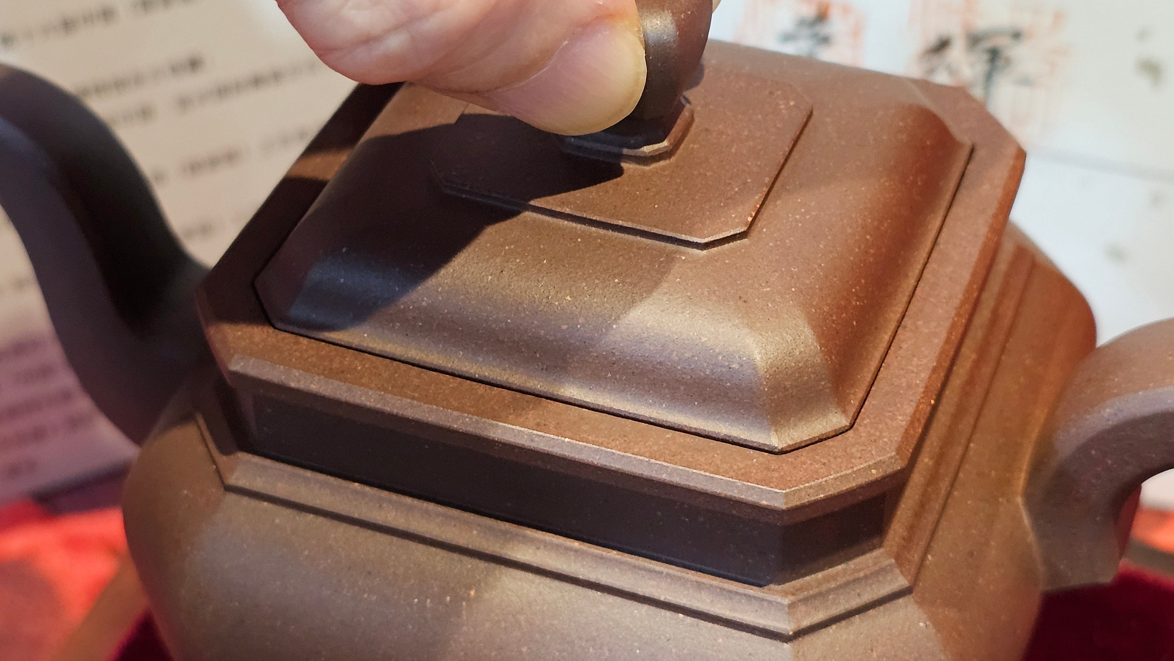 《将军》"Jiang Jun" ~ The General, 405.1ml, Di Cao Qing Zi Ni 底槽青紫泥, Crafted By L2A Senior Consummate Artist Yuan Hui 高级振兴技艺师兼高级工艺美术师~袁辉 ~ Congratulations to Mr A.A.! 0455hrs 18th Oct 2025, Port Franks! Canada🇨🇦.