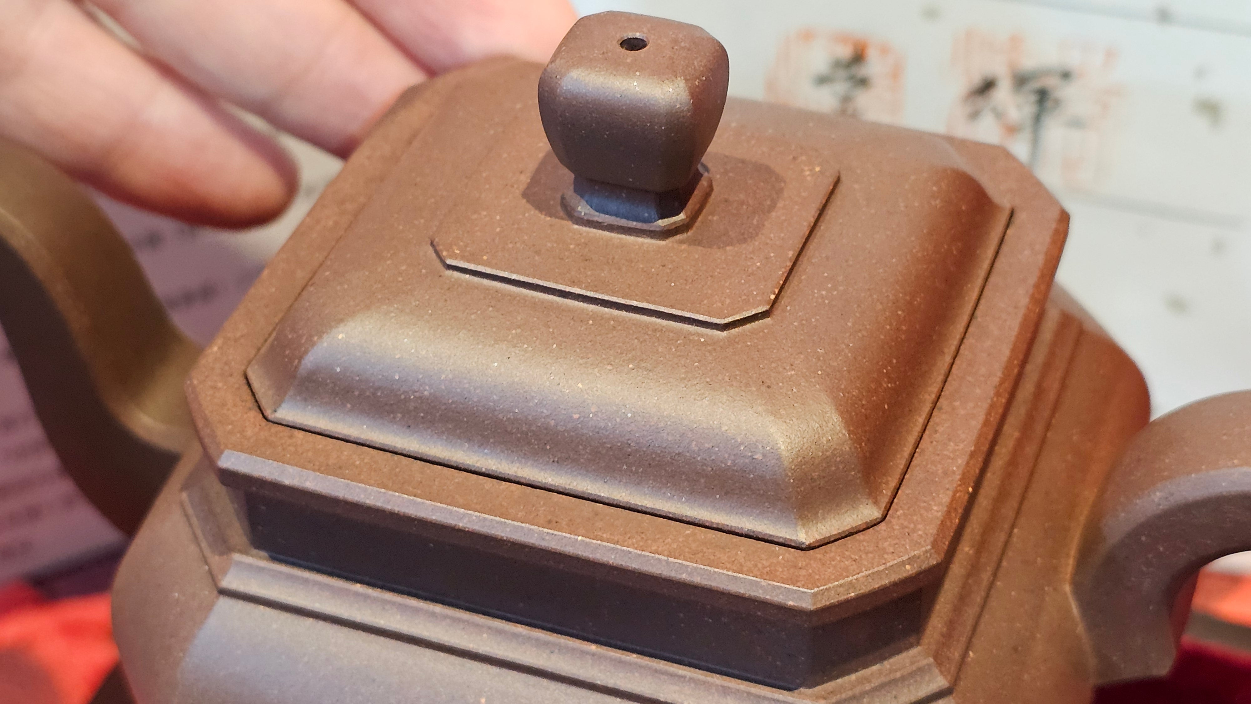 《将军》"Jiang Jun" ~ The General, 405.1ml, Di Cao Qing Zi Ni 底槽青紫泥, Crafted By L2A Senior Consummate Artist Yuan Hui 高级振兴技艺师兼高级工艺美术师~袁辉 ~ Congratulations to Mr A.A.! 0455hrs 18th Oct 2025, Port Franks! Canada🇨🇦.