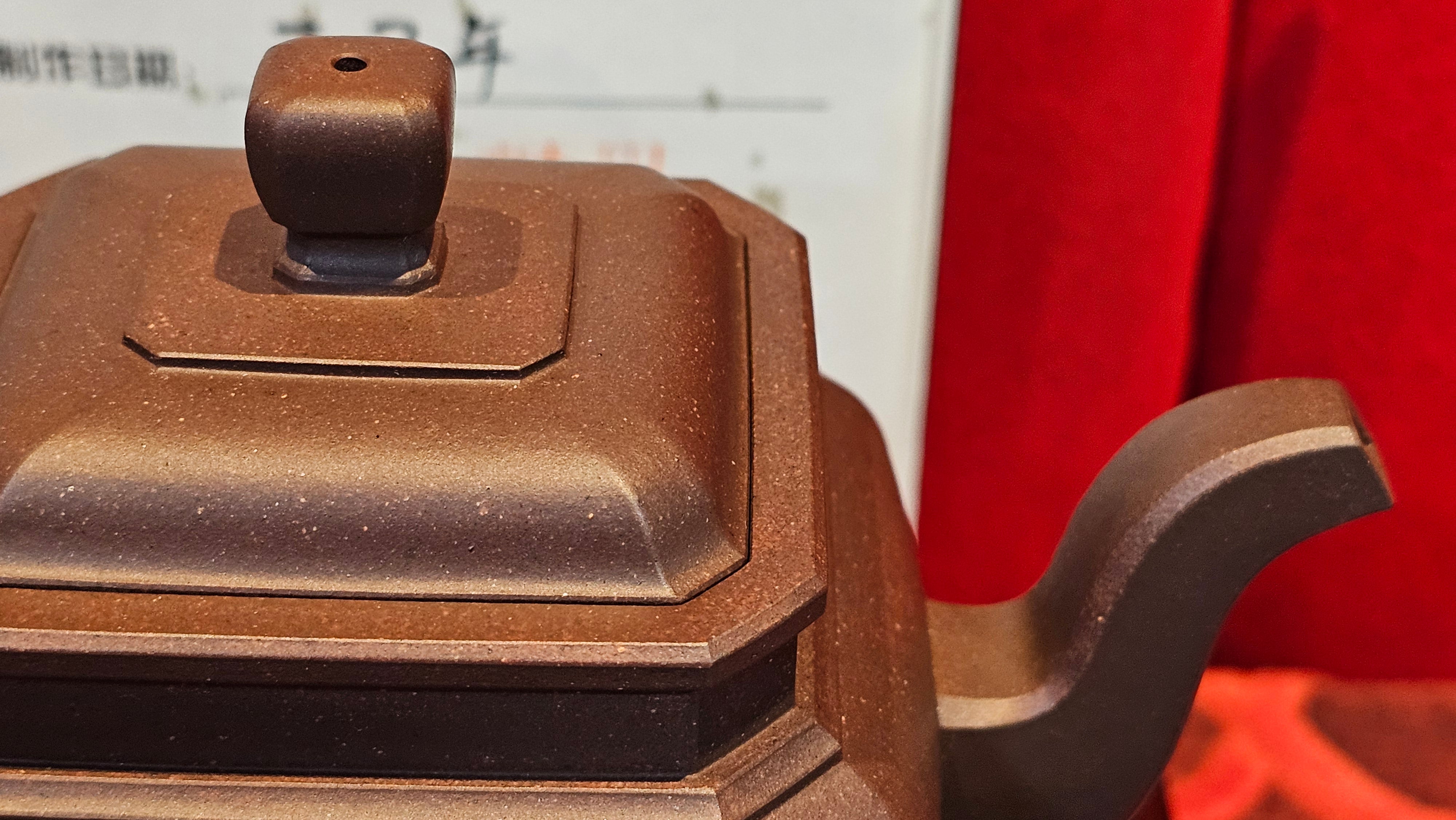 《将军》"Jiang Jun" ~ The General, 405.1ml, Di Cao Qing Zi Ni 底槽青紫泥, Crafted By L2A Senior Consummate Artist Yuan Hui 高级振兴技艺师兼高级工艺美术师~袁辉 ~ Congratulations to Mr A.A.! 0455hrs 18th Oct 2025, Port Franks! Canada🇨🇦.