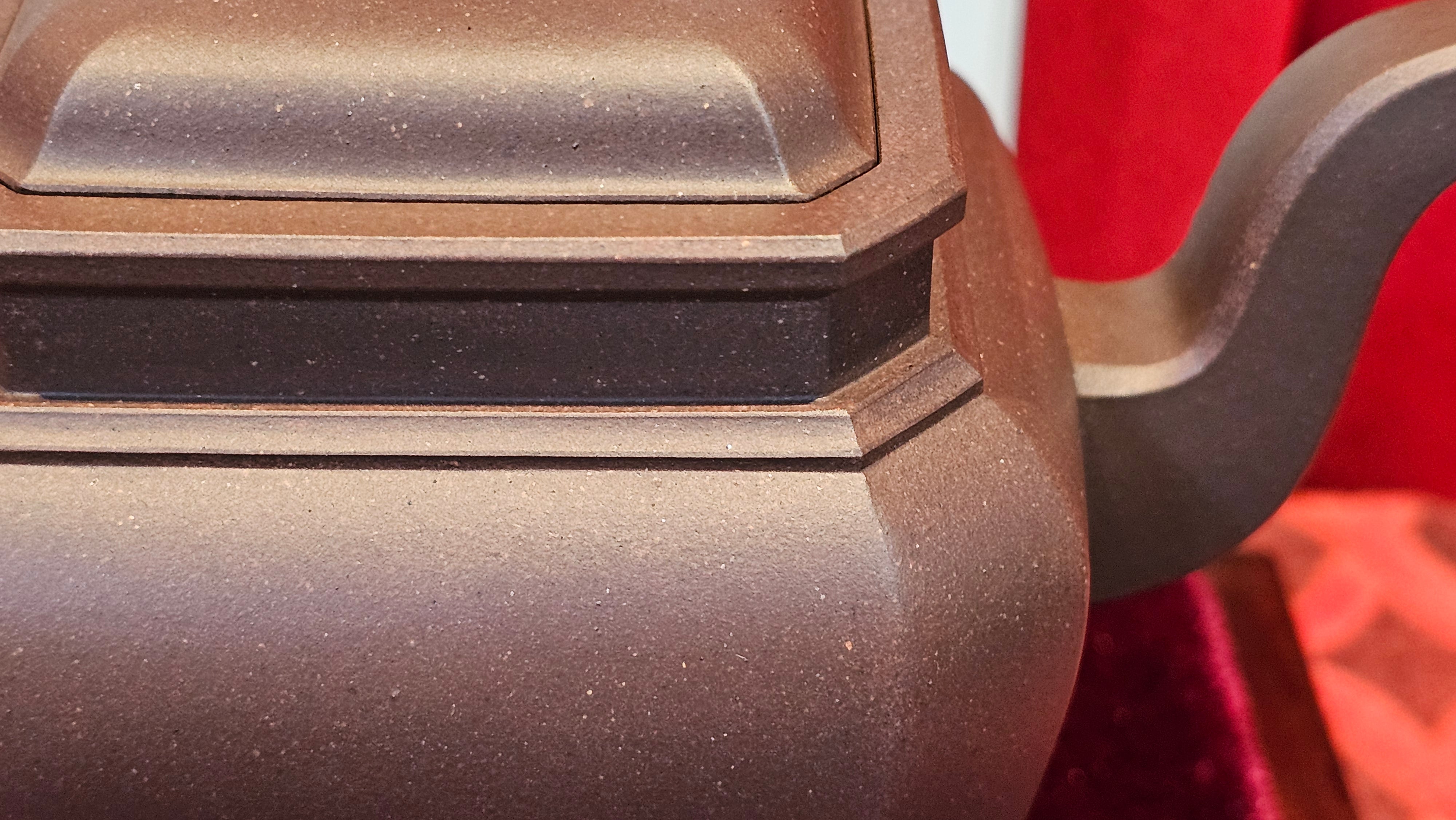 《将军》"Jiang Jun" ~ The General, 405.1ml, Di Cao Qing Zi Ni 底槽青紫泥, Crafted By L2A Senior Consummate Artist Yuan Hui 高级振兴技艺师兼高级工艺美术师~袁辉 ~ Congratulations to Mr A.A.! 0455hrs 18th Oct 2025, Port Franks! Canada🇨🇦.